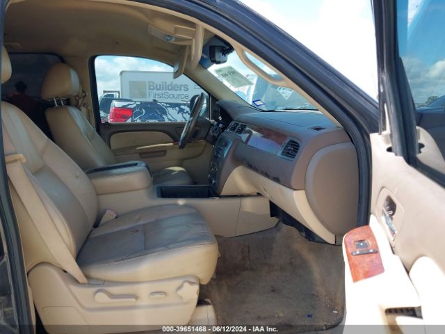 Photo 4 VIN: 1GKS1CE0XBR109908 - GMC YUKON 