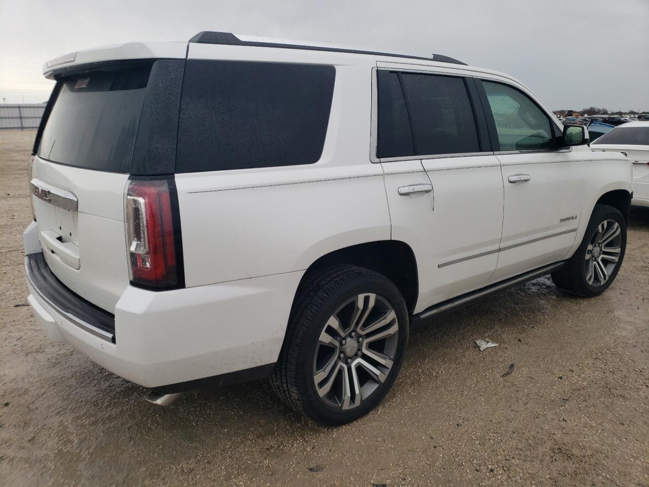 Photo 2 VIN: 1GKS1CKJ4JR345305 - GMC YUKON 