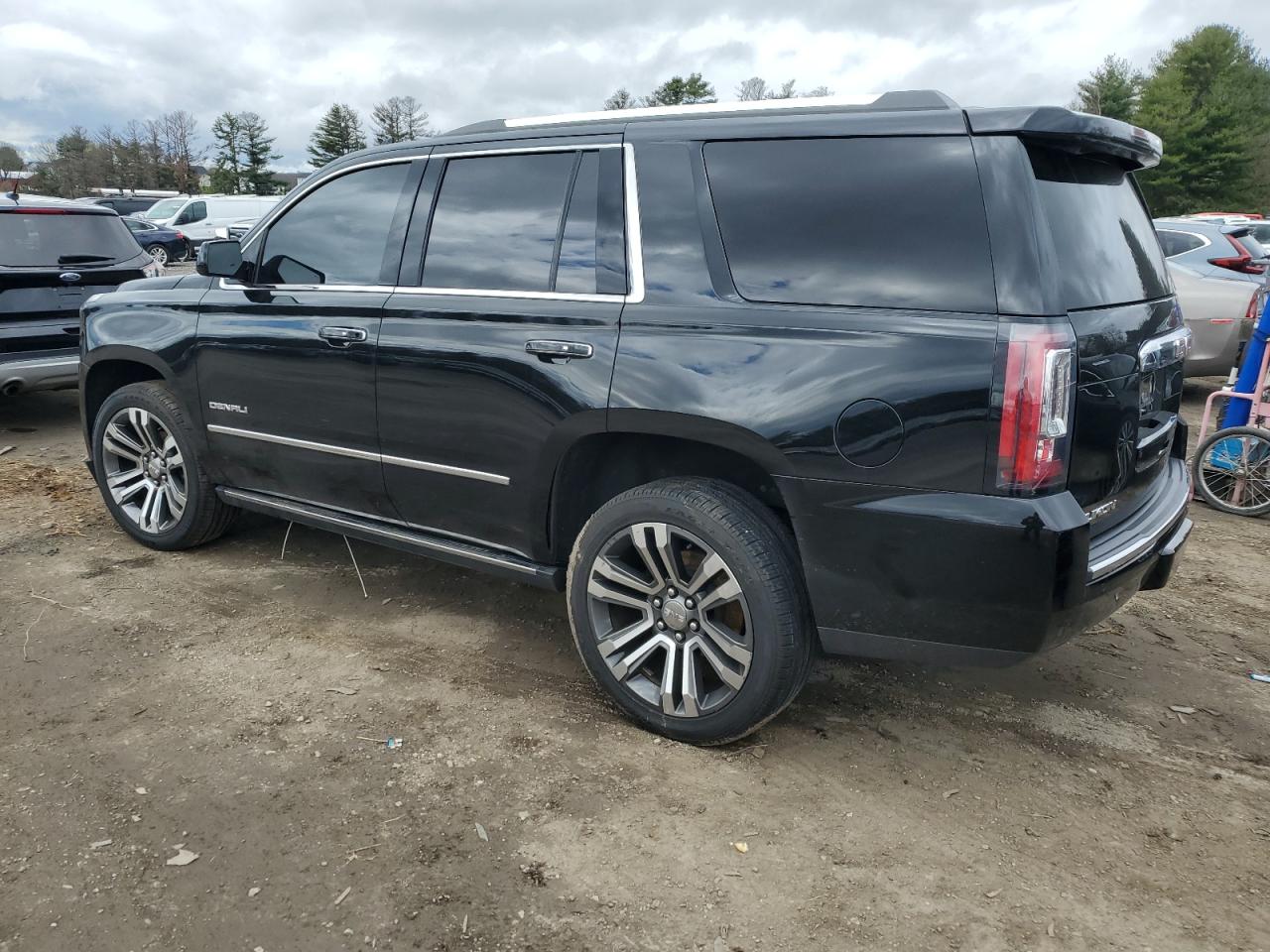 Photo 1 VIN: 1GKS1CKJ8HR352901 - GMC YUKON 