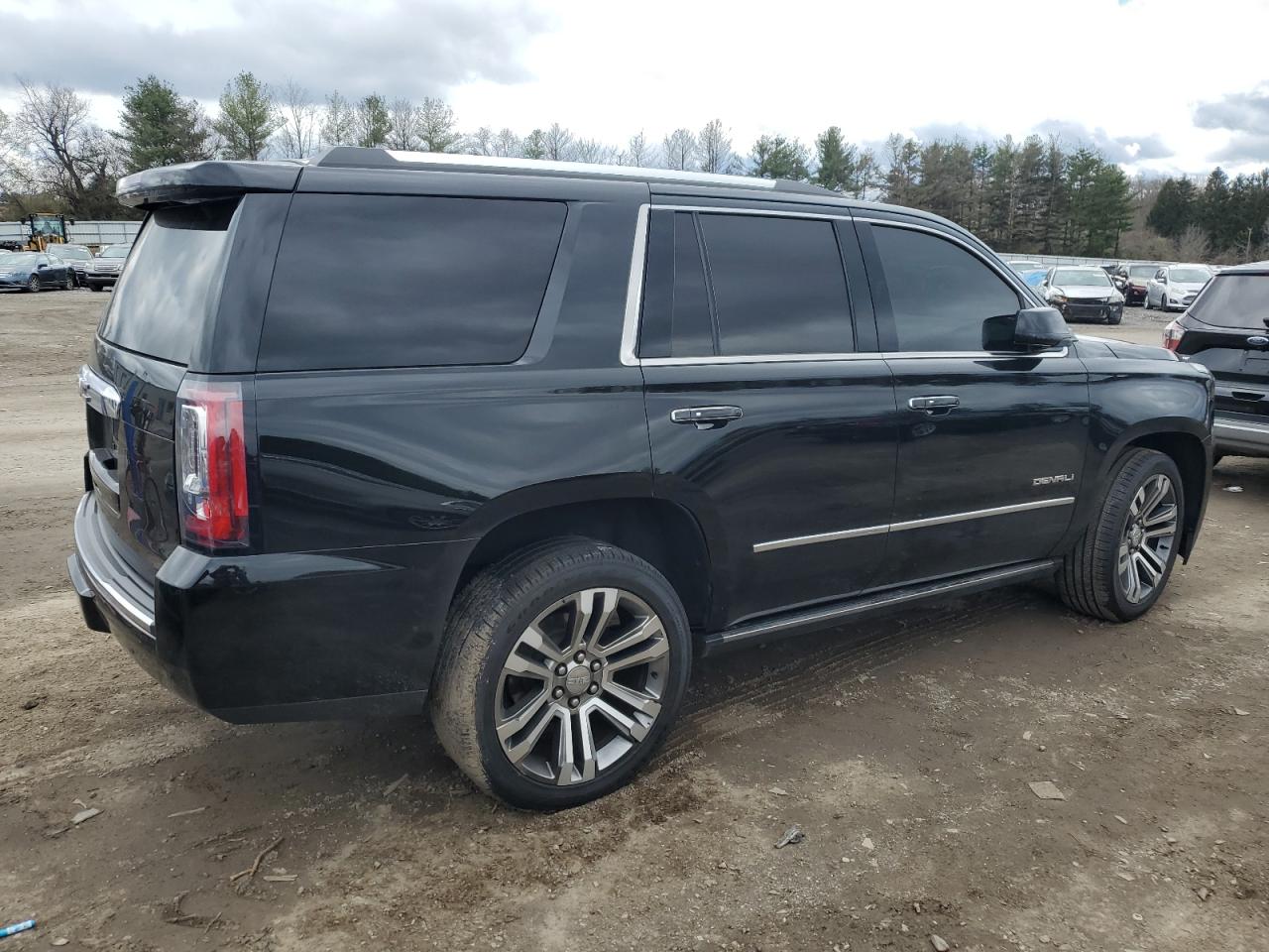 Photo 2 VIN: 1GKS1CKJ8HR352901 - GMC YUKON 