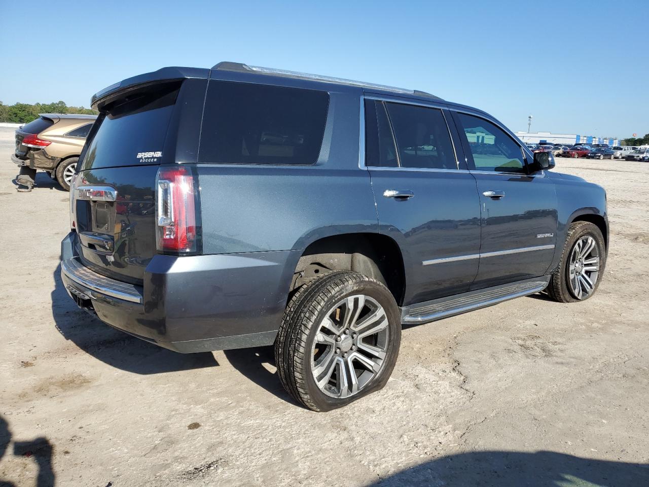 Photo 2 VIN: 1GKS1CKJ8KR249761 - GMC YUKON 