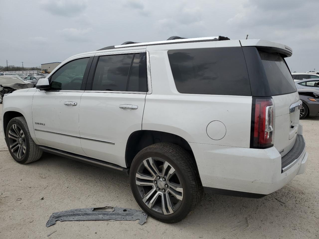 Photo 1 VIN: 1GKS1CKJ9HR253763 - GMC YUKON 