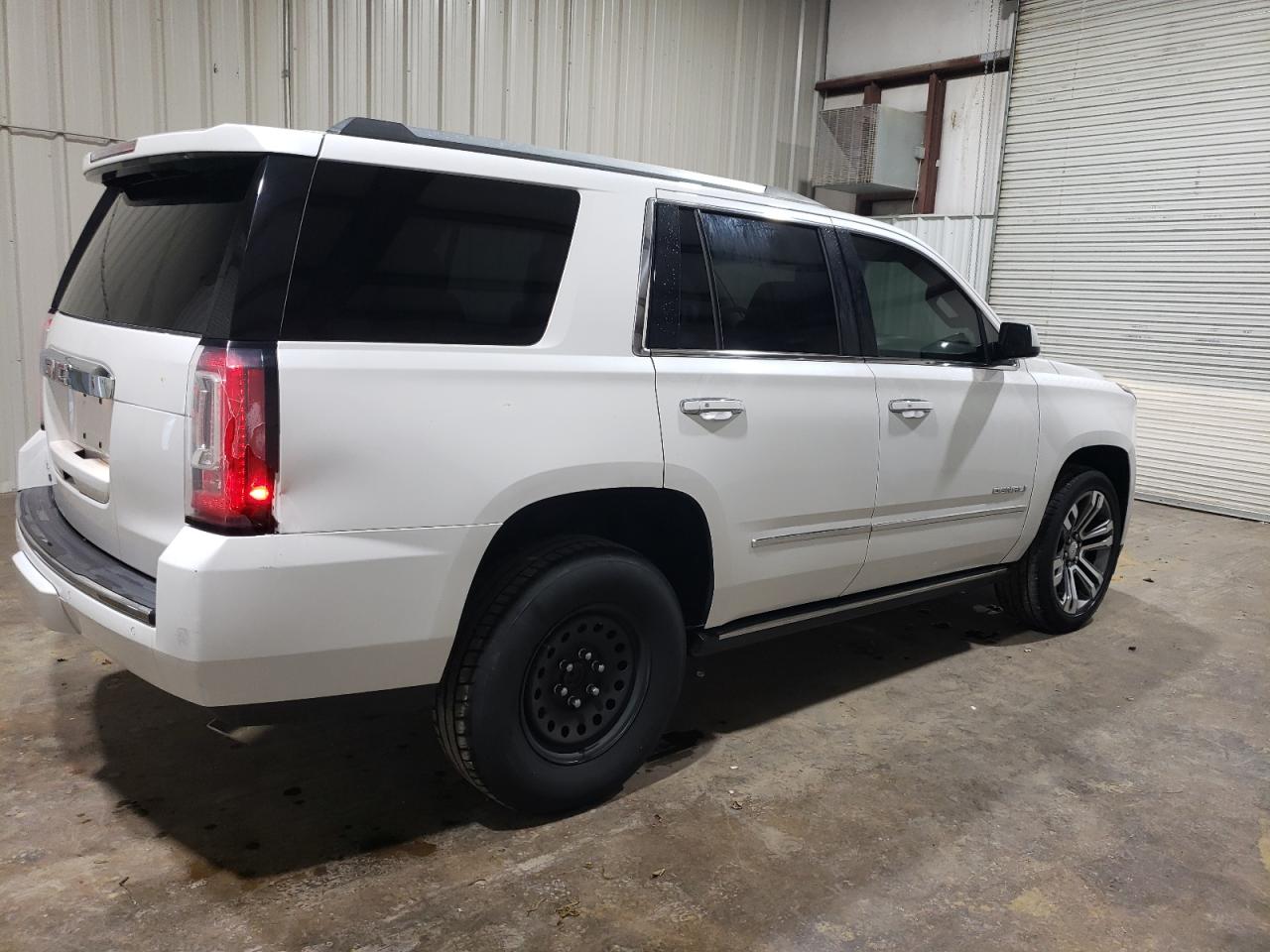 Photo 18 VIN: 1GKS1CKJXJR332641 - GMC YUKON 