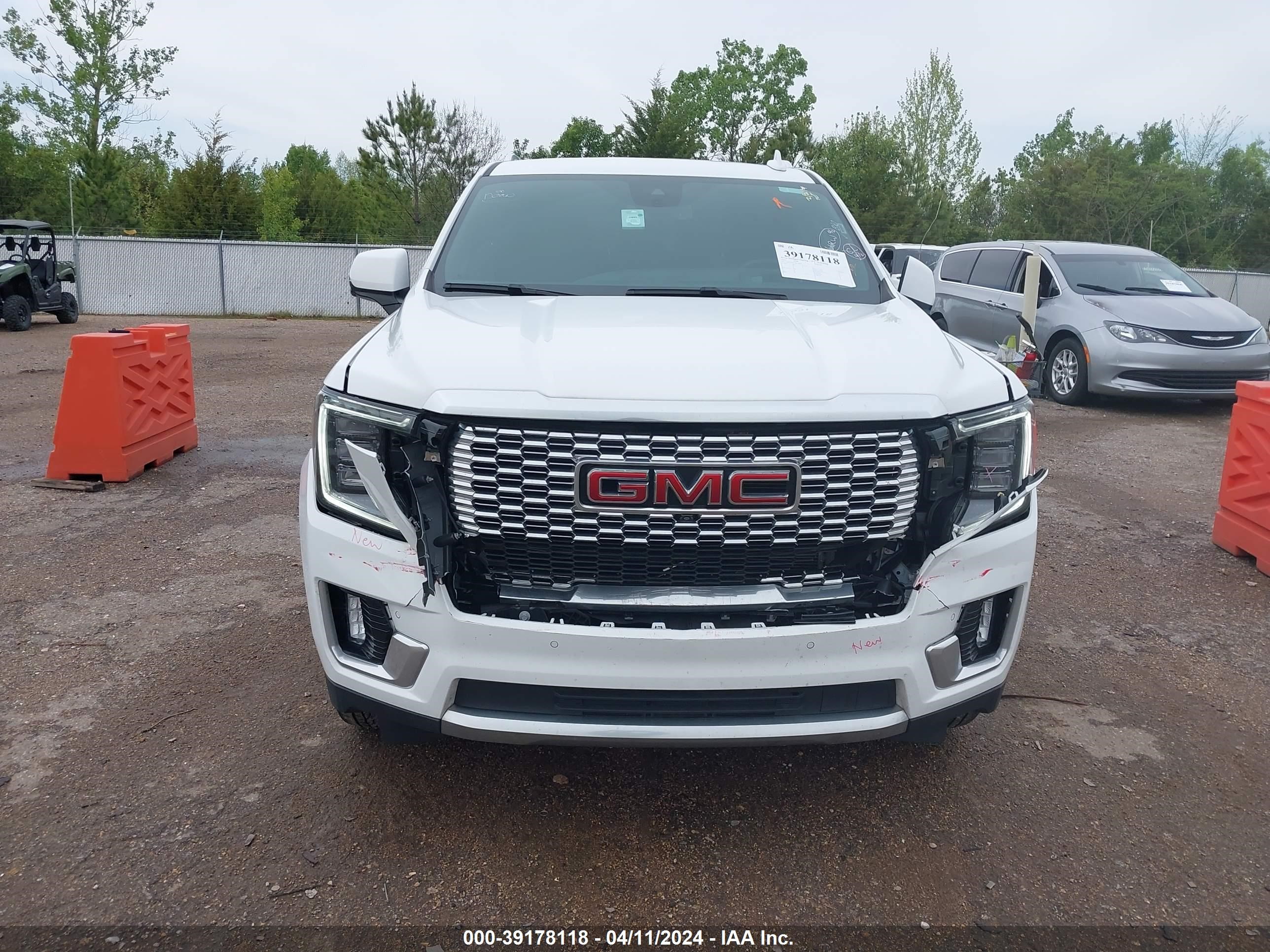 Photo 11 VIN: 1GKS1DKL4PR228100 - GMC YUKON 