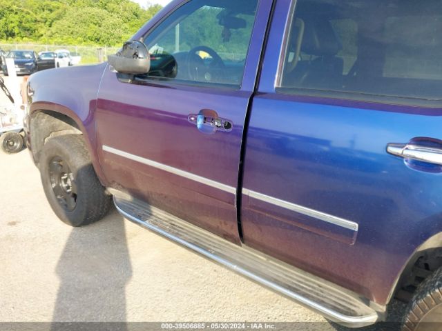 Photo 5 VIN: 1GKS1EEF0BR214358 - GMC YUKON 