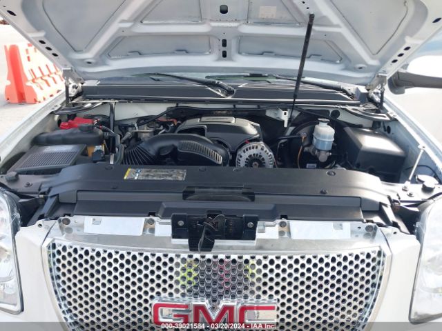 Photo 9 VIN: 1GKS1EEF0BR394375 - GMC YUKON 