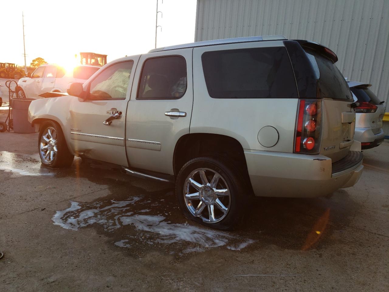 Photo 1 VIN: 1GKS1EEF2DR264486 - GMC YUKON 