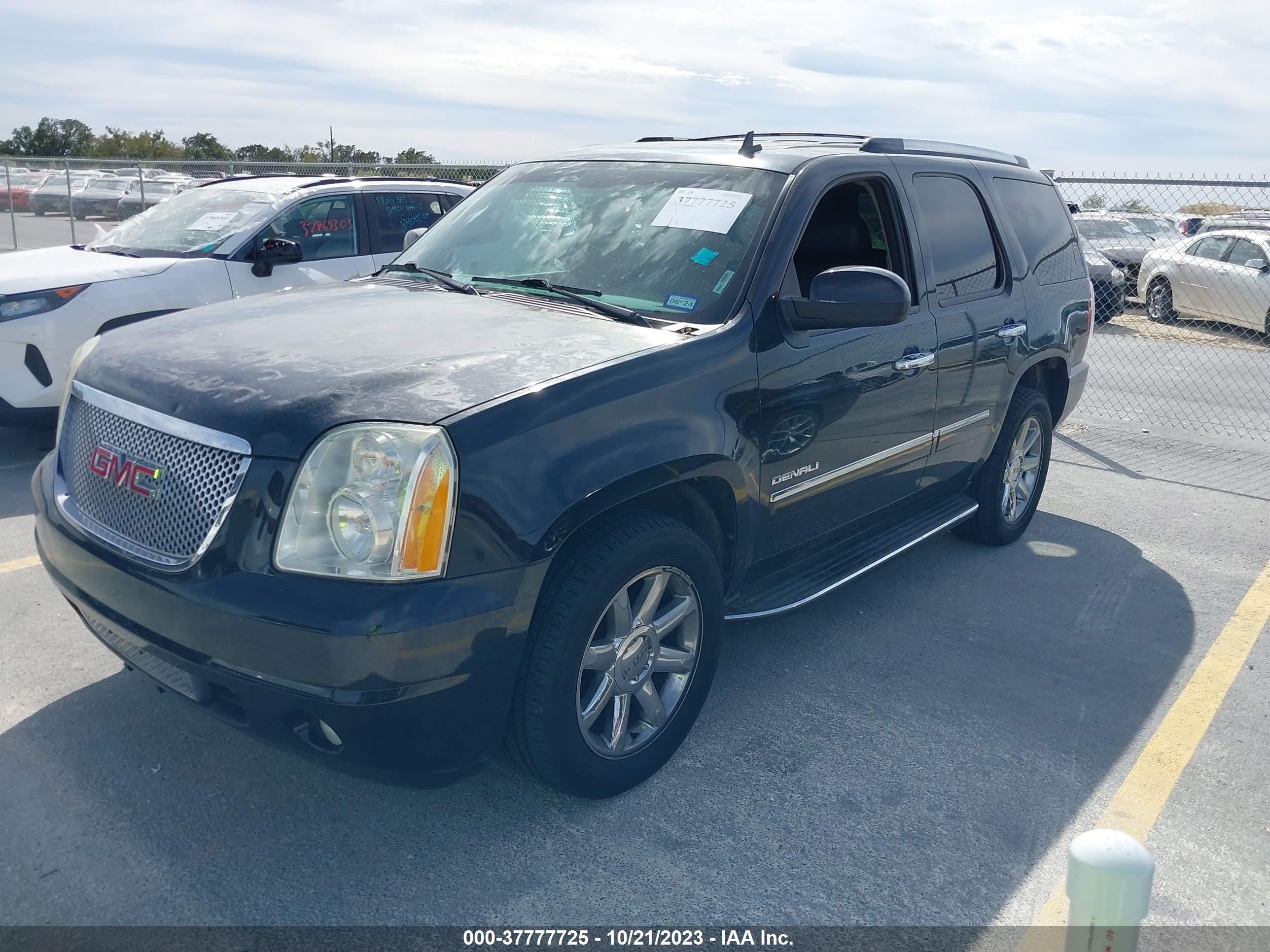 Photo 1 VIN: 1GKS1EEF4BR252921 - GMC YUKON 