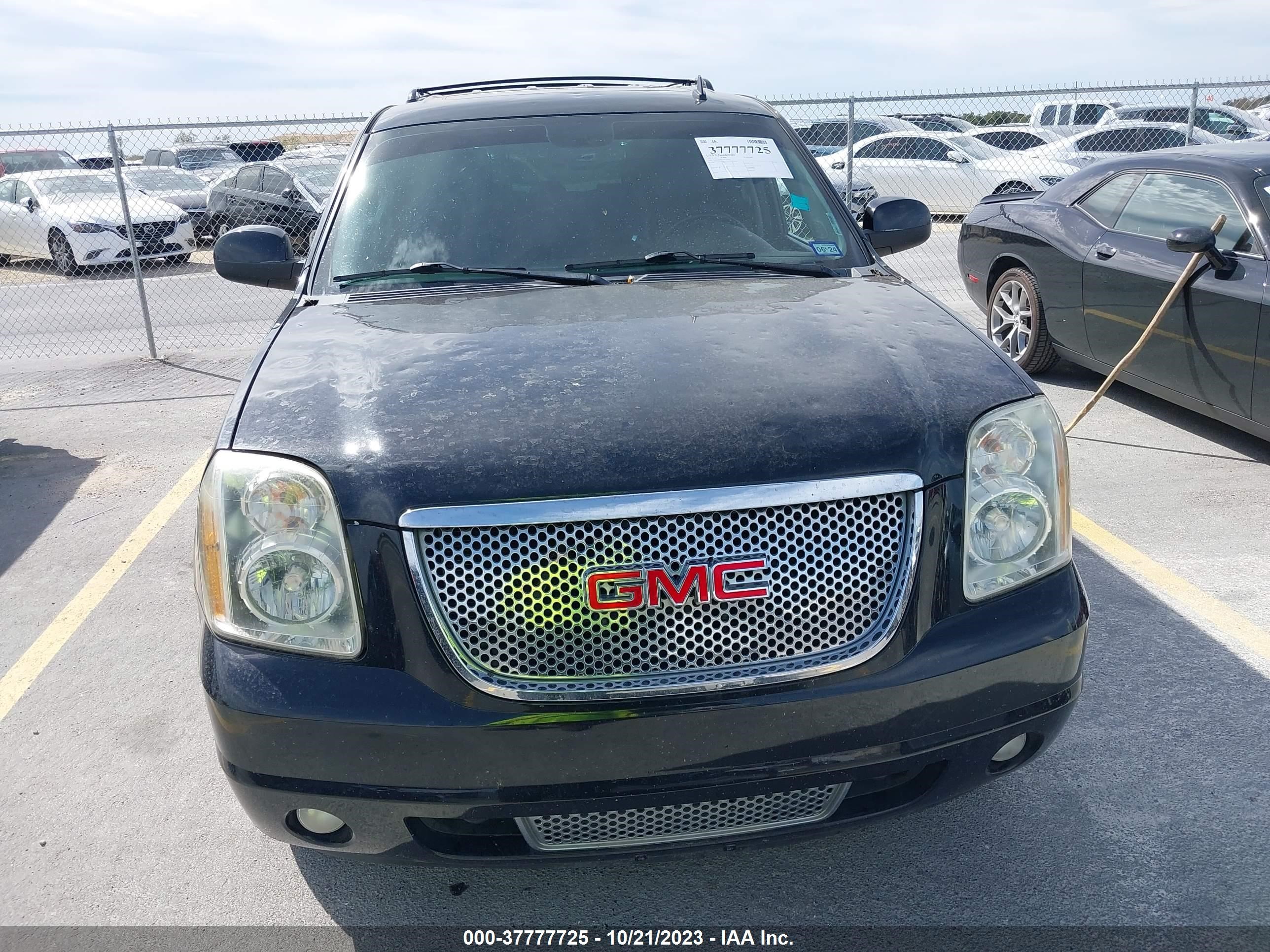 Photo 11 VIN: 1GKS1EEF4BR252921 - GMC YUKON 