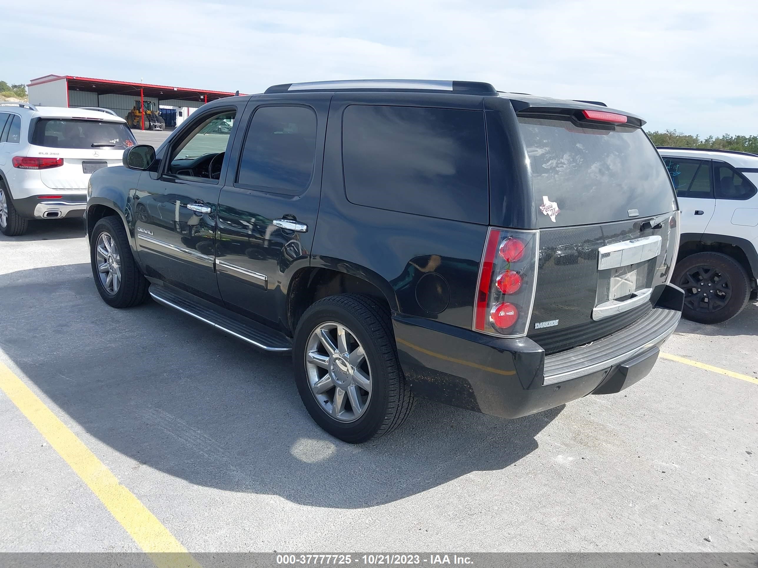 Photo 2 VIN: 1GKS1EEF4BR252921 - GMC YUKON 