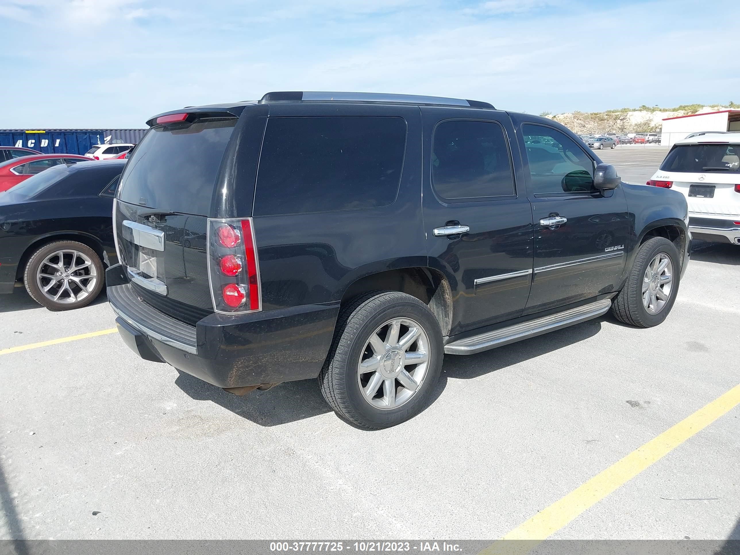 Photo 3 VIN: 1GKS1EEF4BR252921 - GMC YUKON 