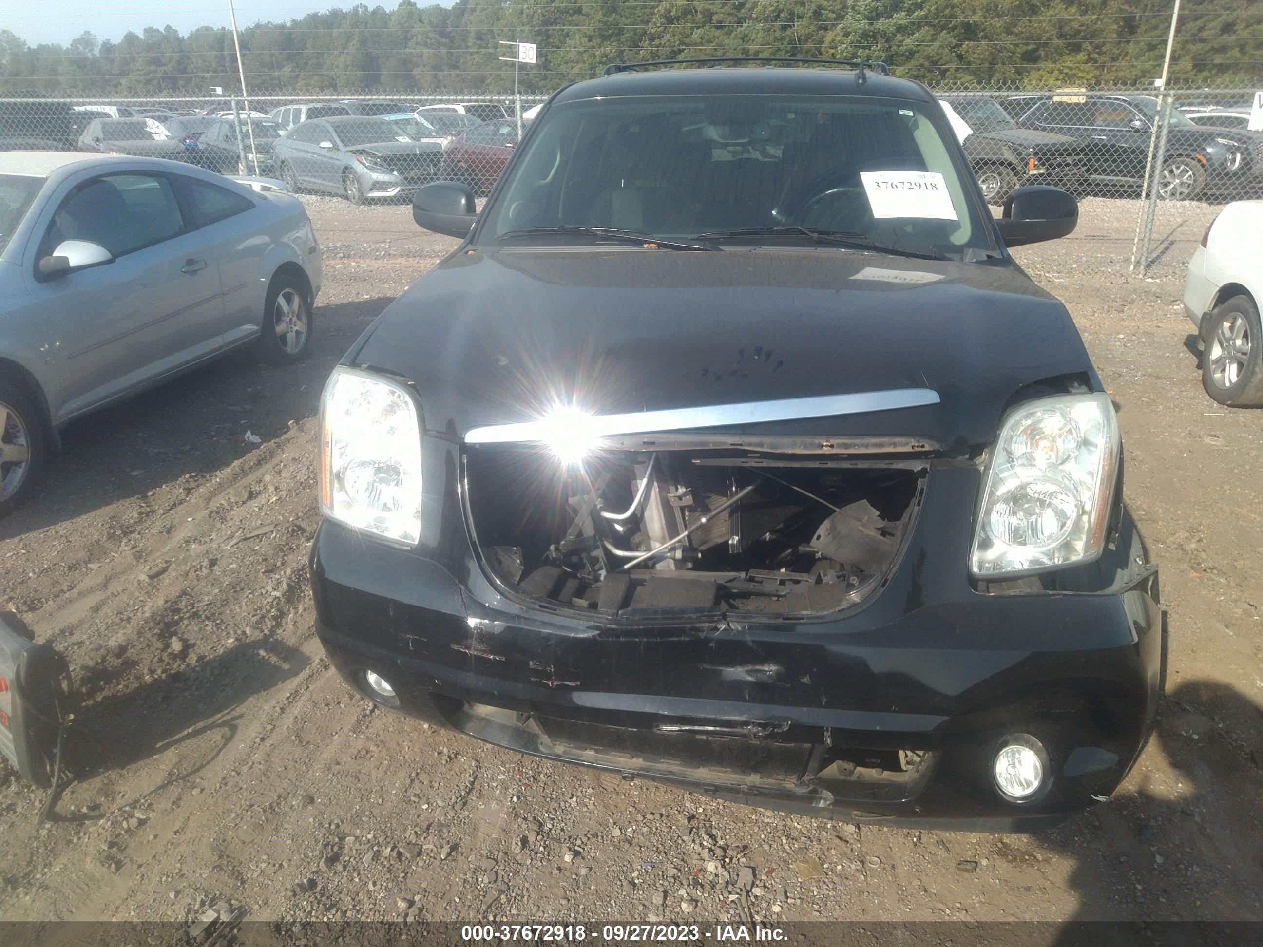 Photo 11 VIN: 1GKS1EEF4DR152143 - GMC YUKON 