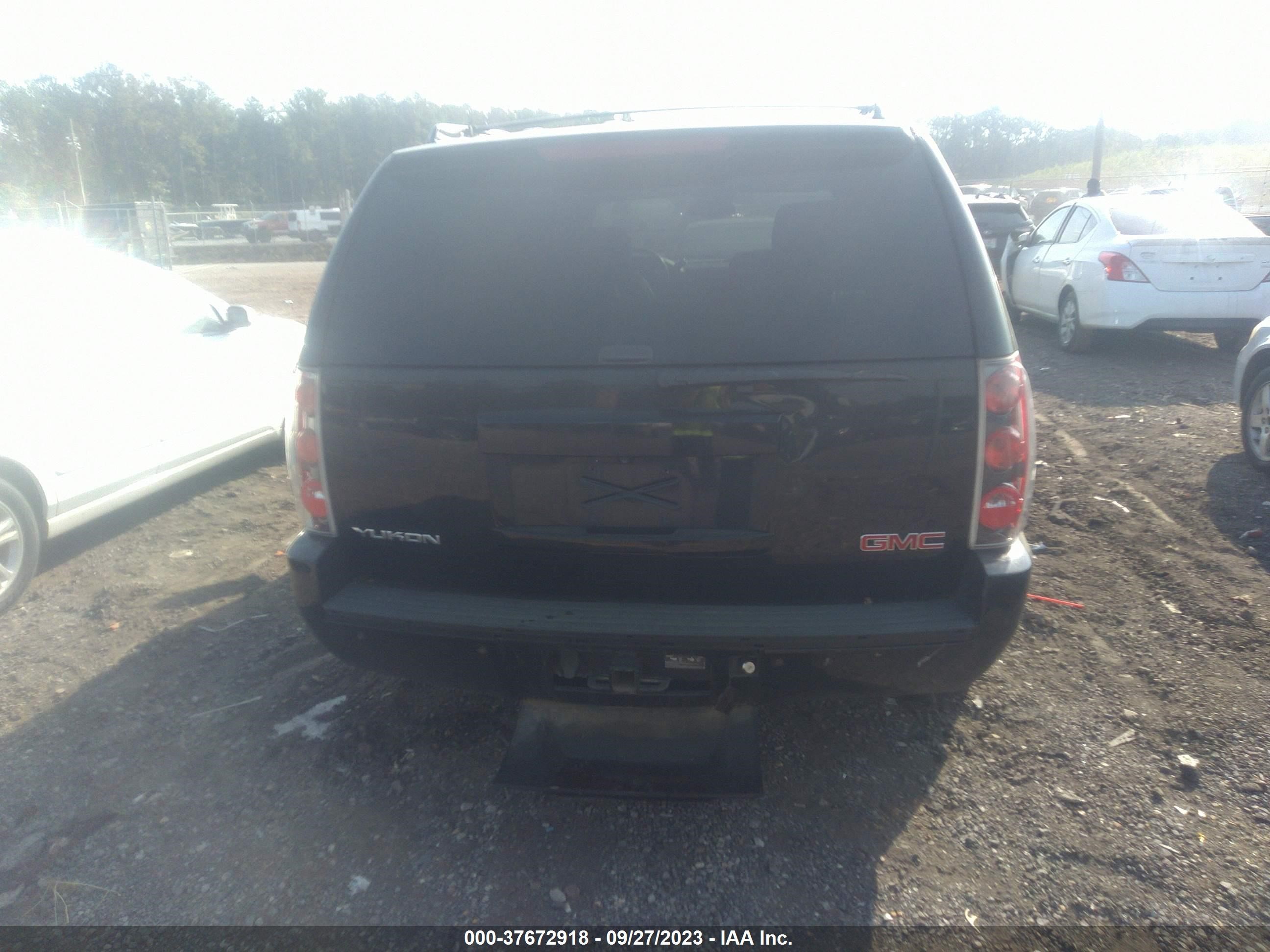 Photo 15 VIN: 1GKS1EEF4DR152143 - GMC YUKON 