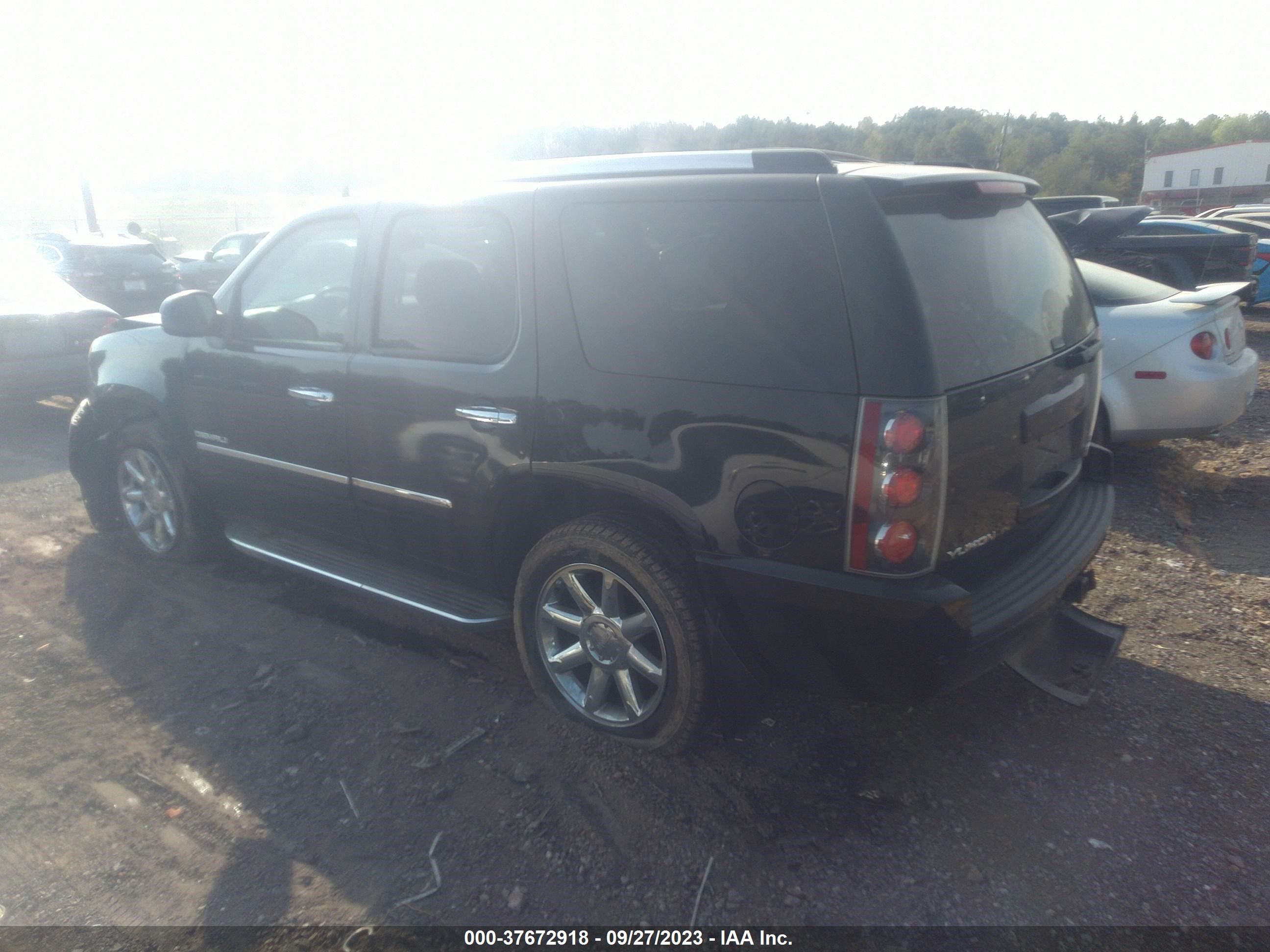 Photo 2 VIN: 1GKS1EEF4DR152143 - GMC YUKON 