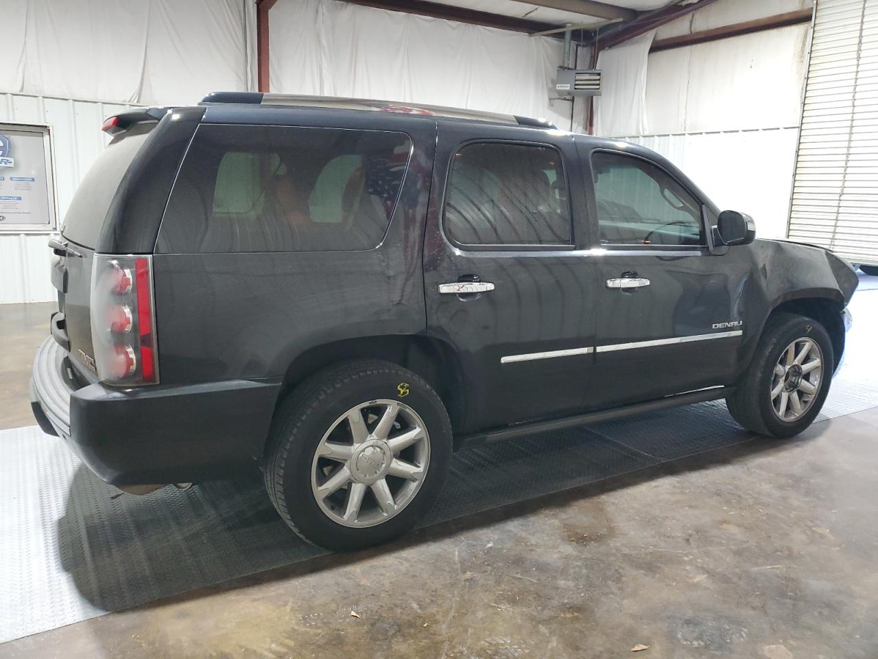 Photo 2 VIN: 1GKS1EEF8CR291044 - GMC YUKON 