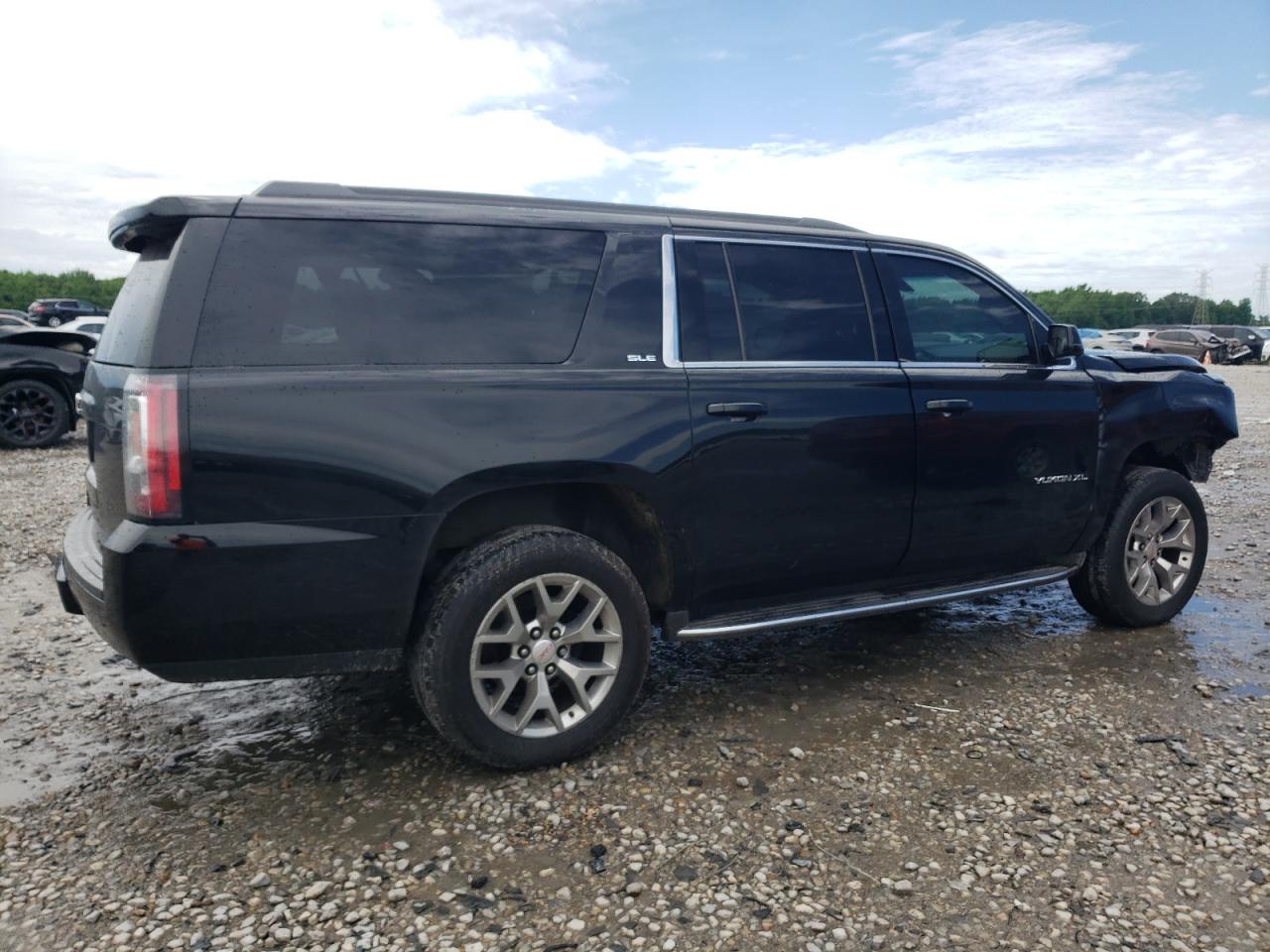 Photo 2 VIN: 1GKS1FKC1HR204513 - GMC YUKON 