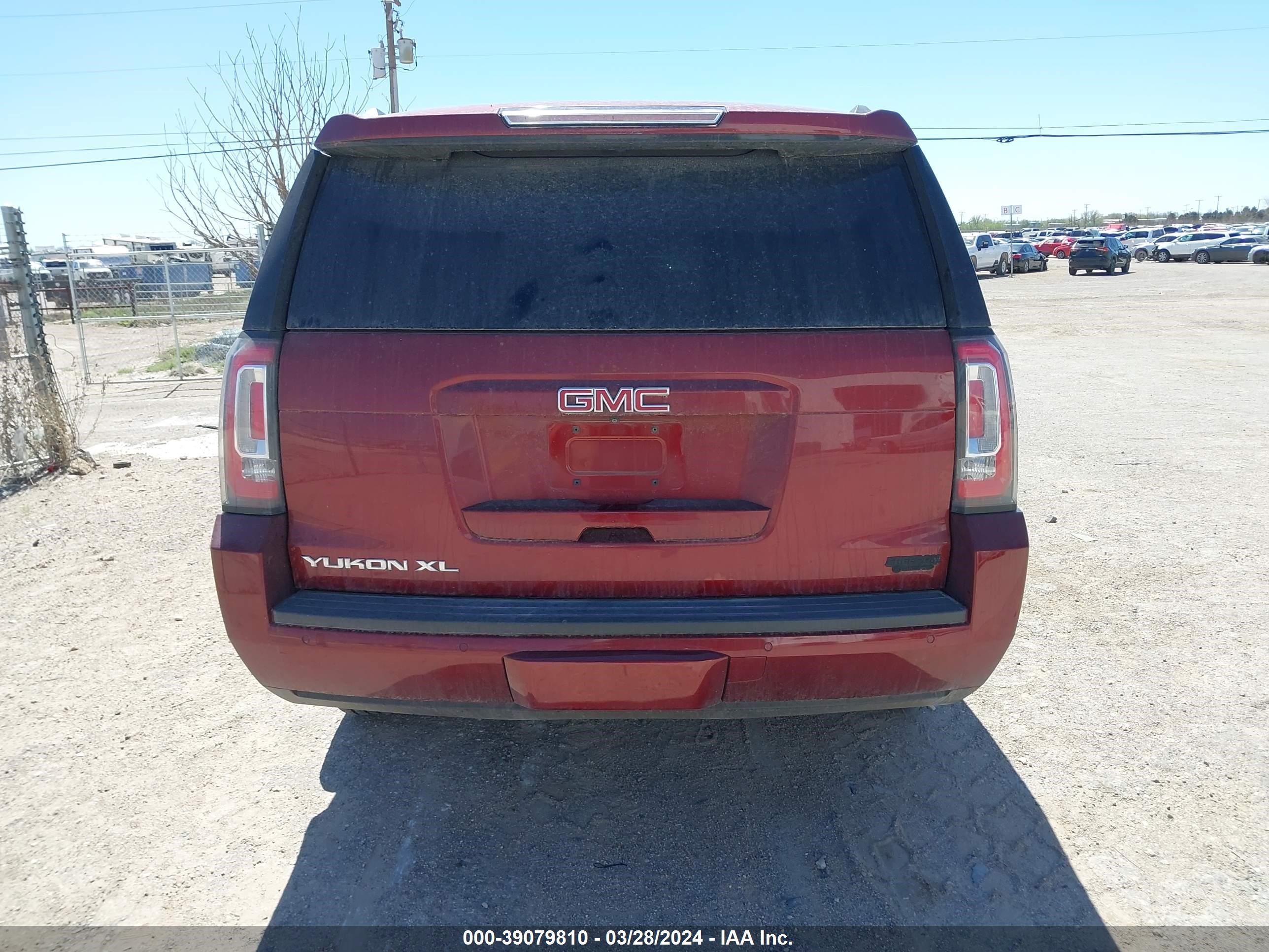 Photo 15 VIN: 1GKS1FKC8JR321589 - GMC YUKON 