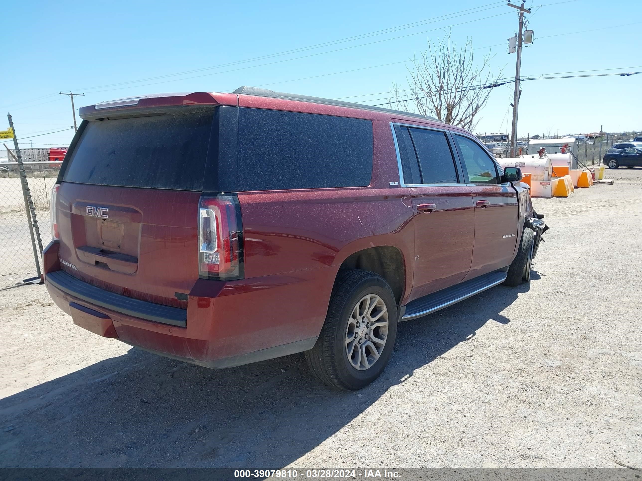 Photo 3 VIN: 1GKS1FKC8JR321589 - GMC YUKON 