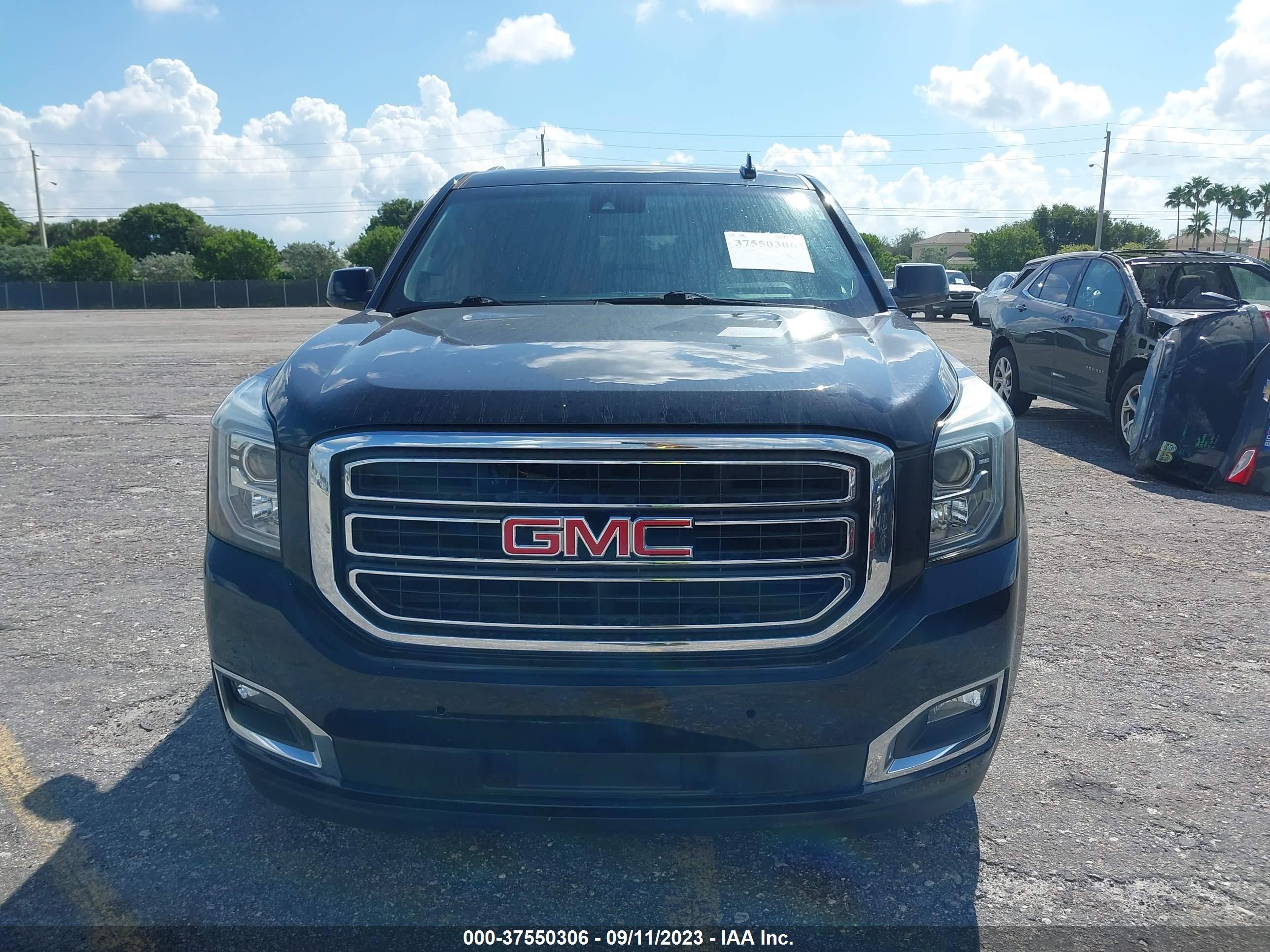 Photo 11 VIN: 1GKS1FKC8KR322386 - GMC YUKON 