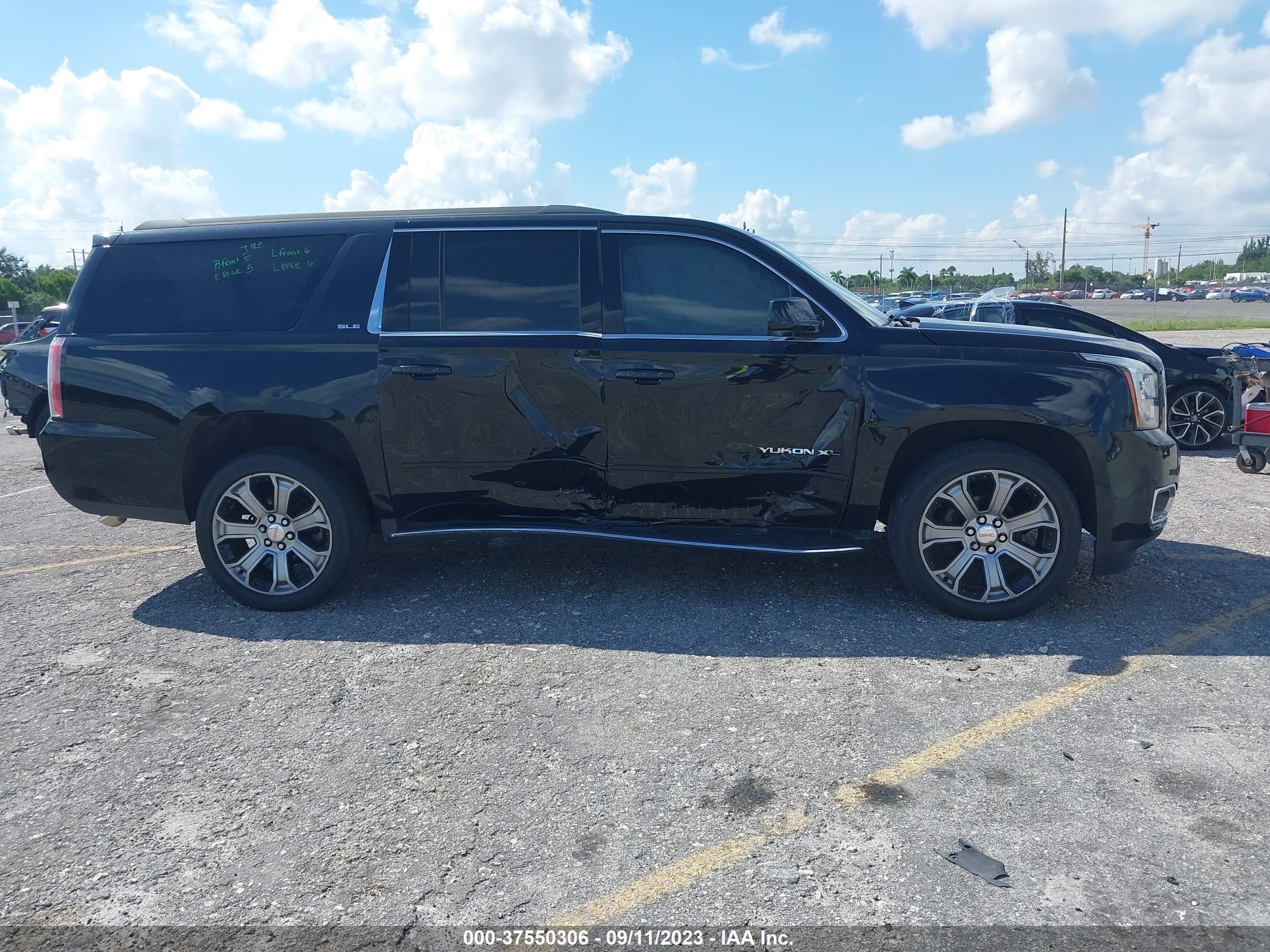 Photo 12 VIN: 1GKS1FKC8KR322386 - GMC YUKON 