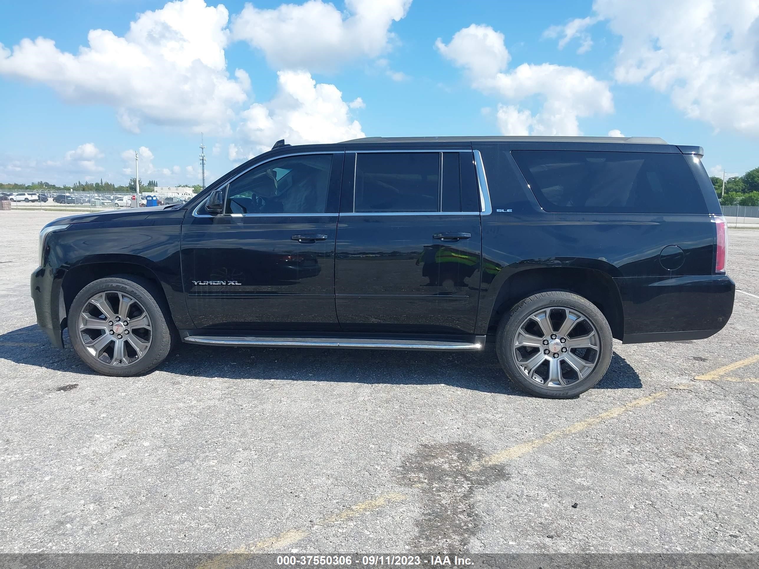 Photo 13 VIN: 1GKS1FKC8KR322386 - GMC YUKON 