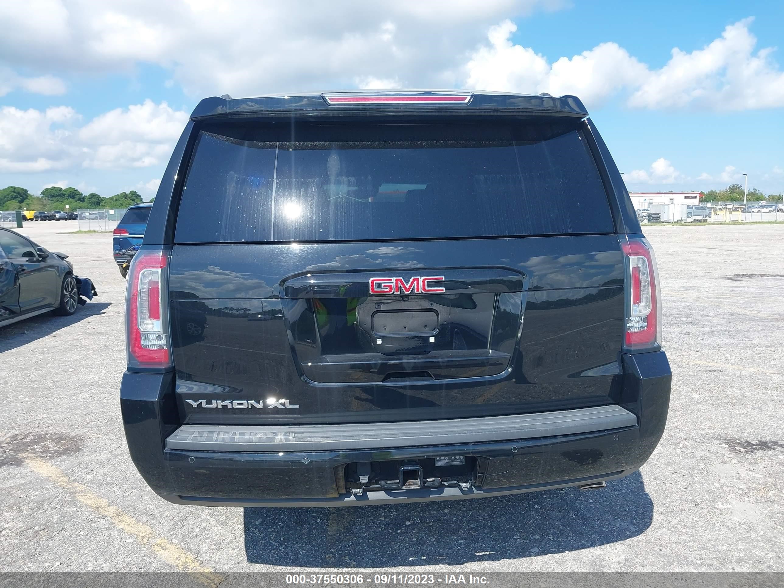 Photo 15 VIN: 1GKS1FKC8KR322386 - GMC YUKON 