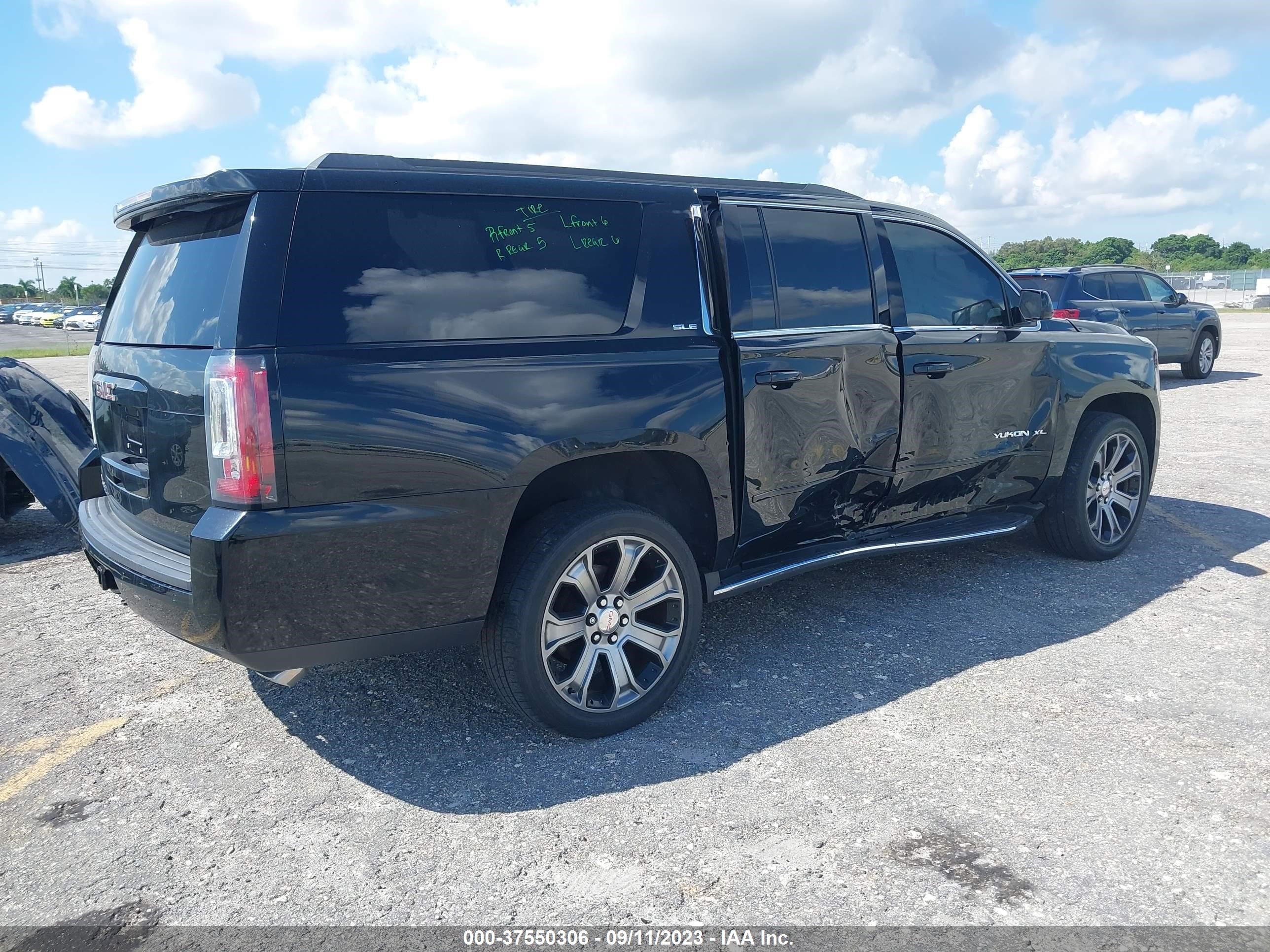 Photo 3 VIN: 1GKS1FKC8KR322386 - GMC YUKON 