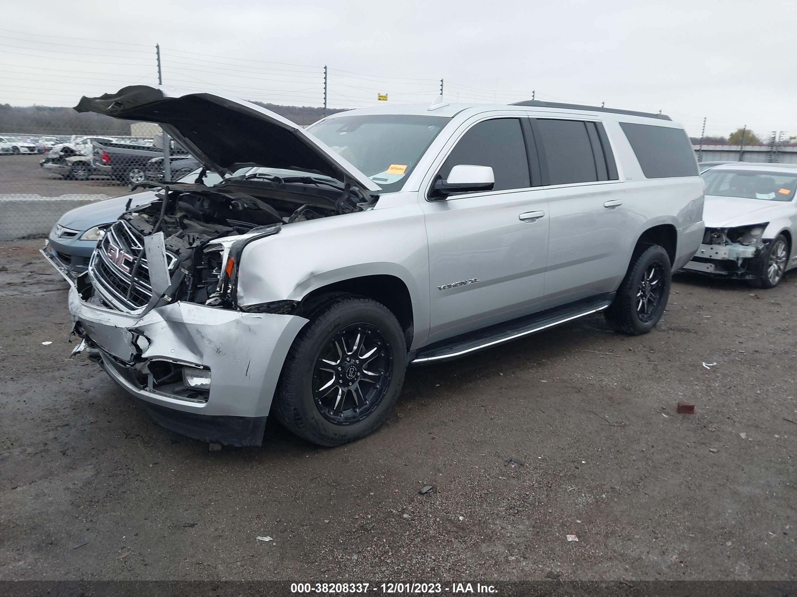 Photo 1 VIN: 1GKS1GKC0JR332219 - GMC YUKON 