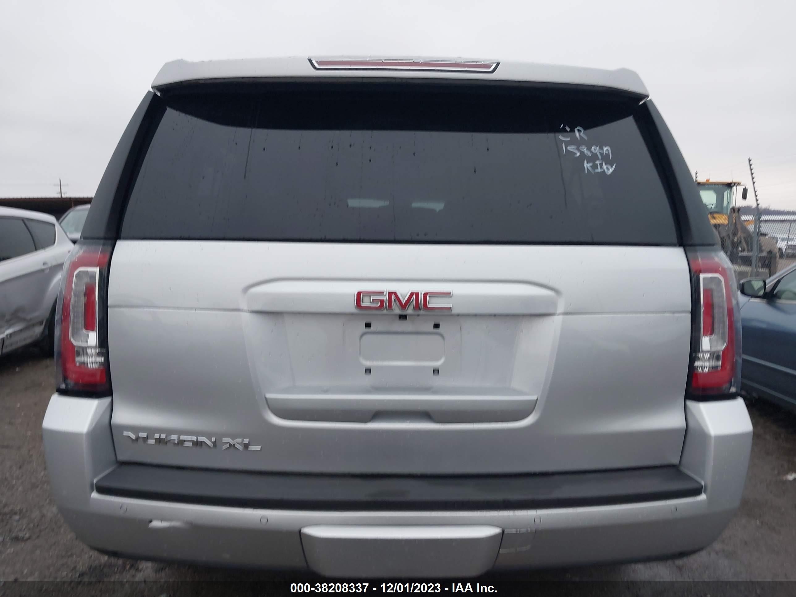 Photo 14 VIN: 1GKS1GKC0JR332219 - GMC YUKON 