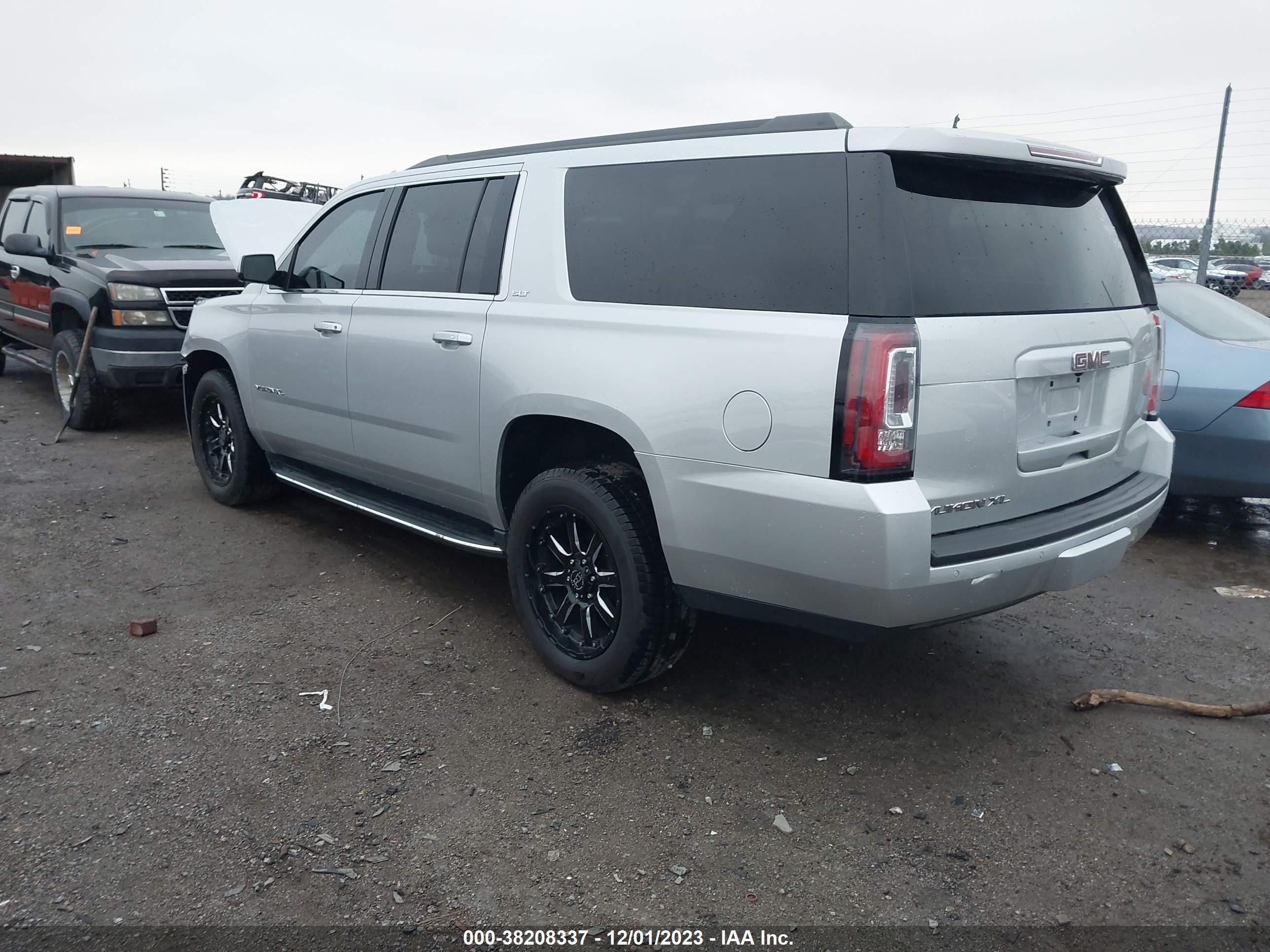 Photo 2 VIN: 1GKS1GKC0JR332219 - GMC YUKON 