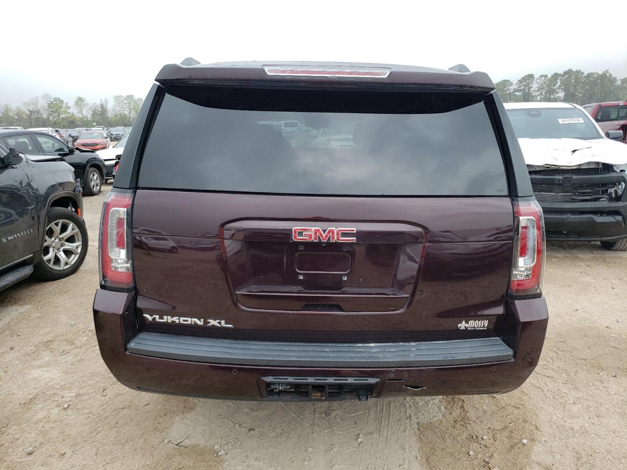 Photo 6 VIN: 1GKS1GKC4HR262881 - GMC YUKON 