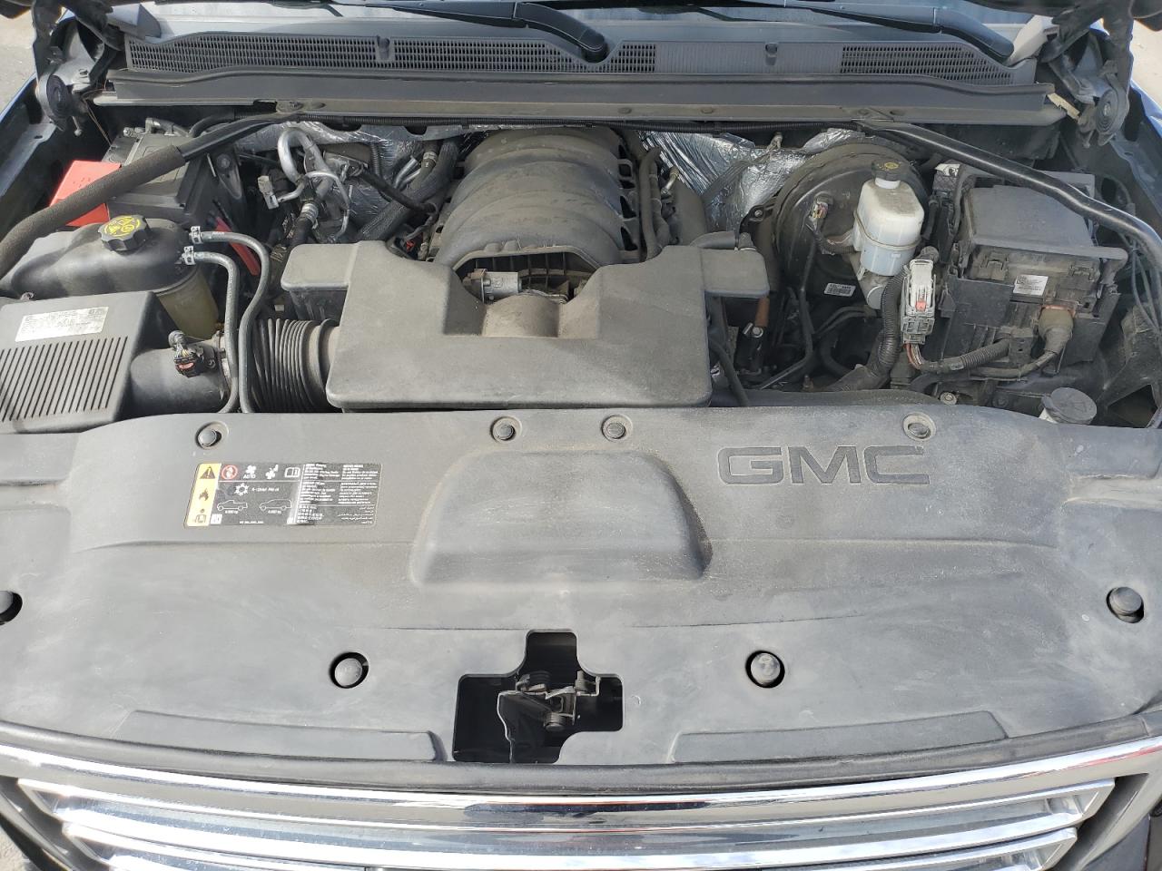 Photo 11 VIN: 1GKS1GKC4JR303516 - GMC YUKON 