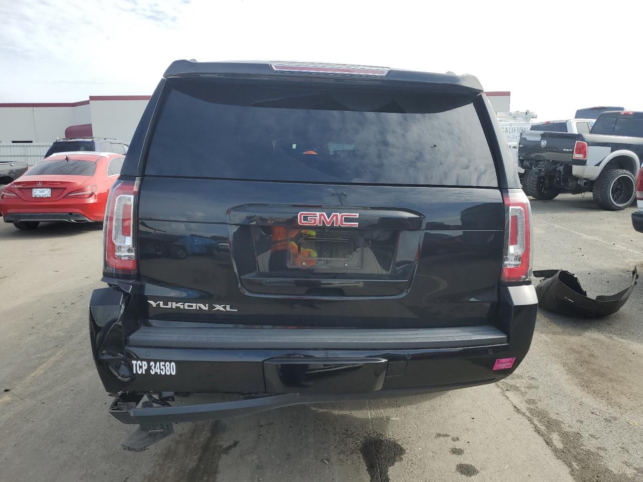 Photo 5 VIN: 1GKS1GKC4JR303516 - GMC YUKON 