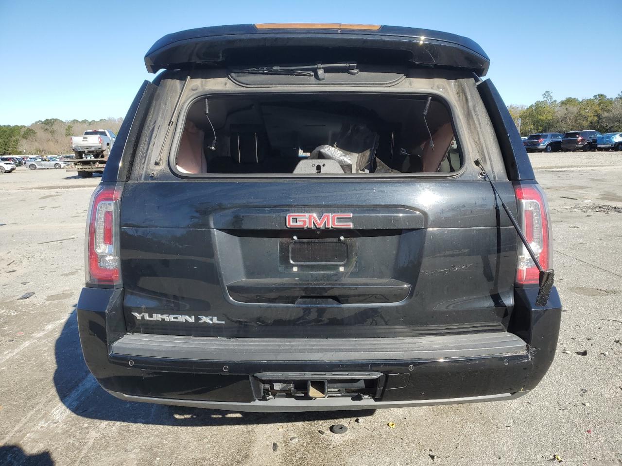 Photo 5 VIN: 1GKS1GKC6JR333696 - GMC YUKON 