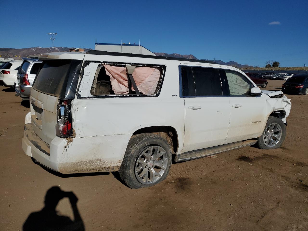 Photo 2 VIN: 1GKS1GKCXJR140483 - GMC YUKON 