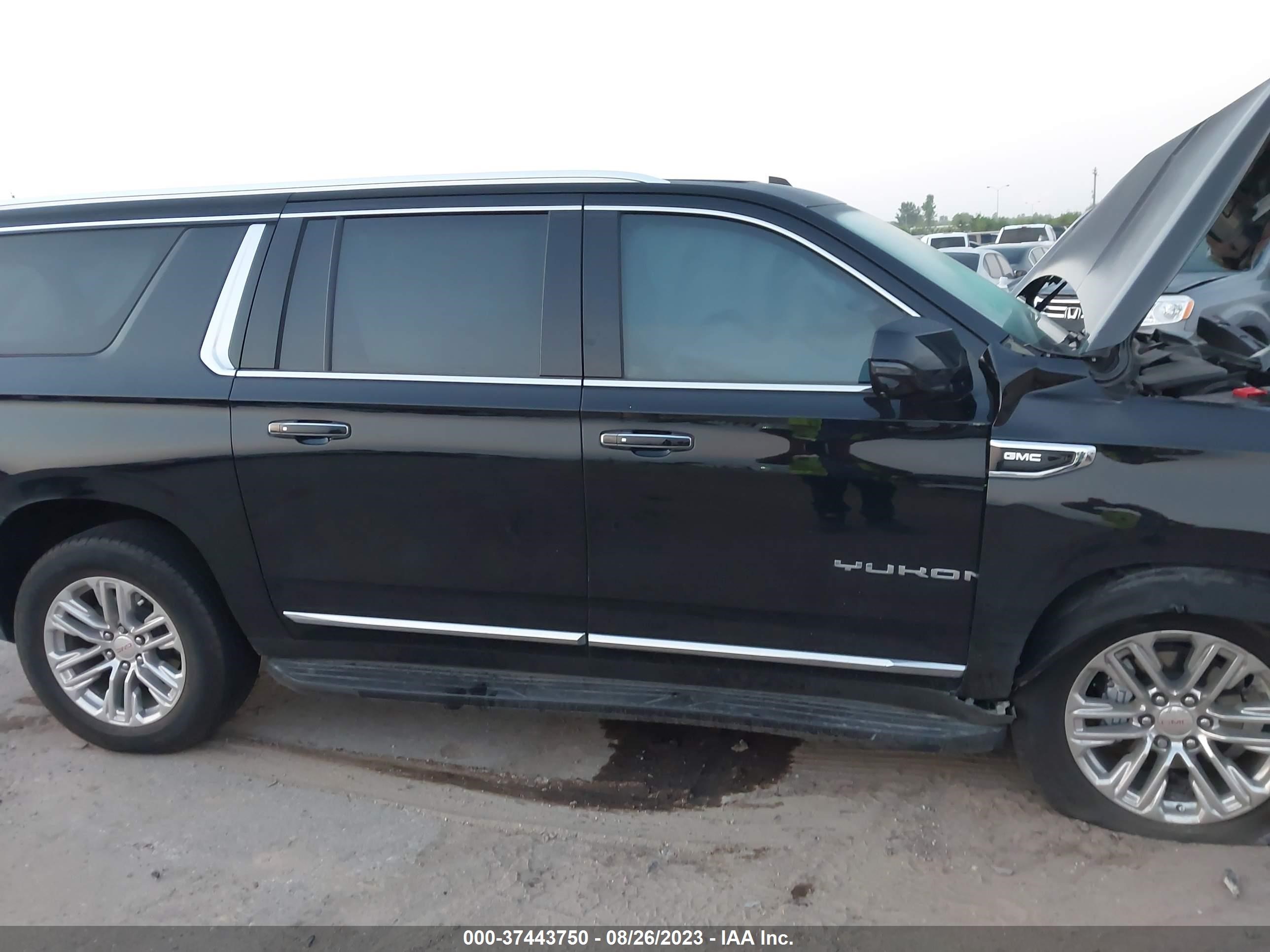 Photo 12 VIN: 1GKS1GKD7NR146059 - GMC YUKON 