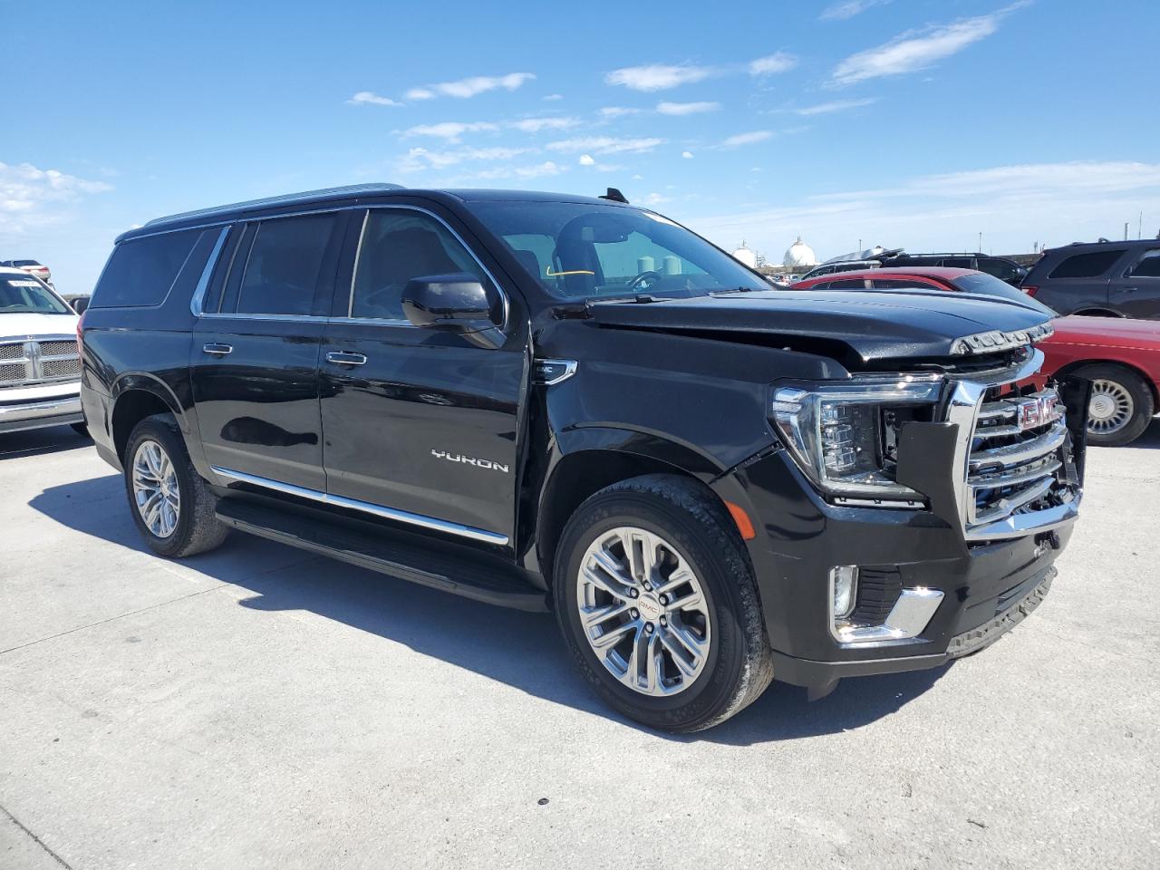 Photo 3 VIN: 1GKS1GKDXMR251399 - GMC YUKON 