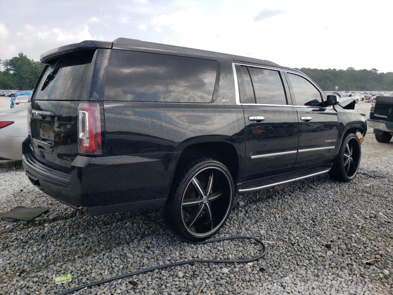 Photo 2 VIN: 1GKS1HKC8FR155142 - GMC YUKON XL 