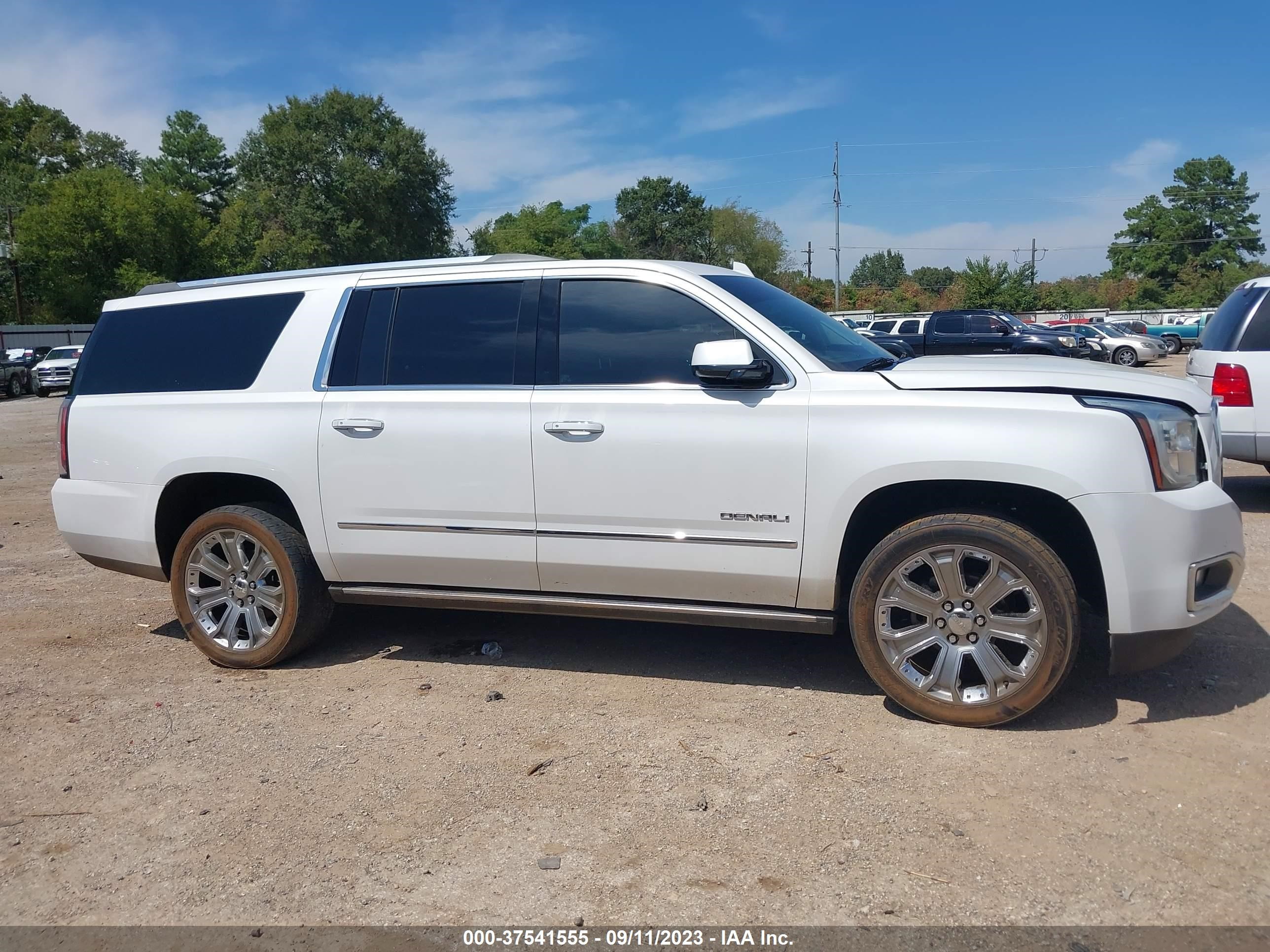 Photo 12 VIN: 1GKS1HKJ0HR344191 - GMC YUKON 