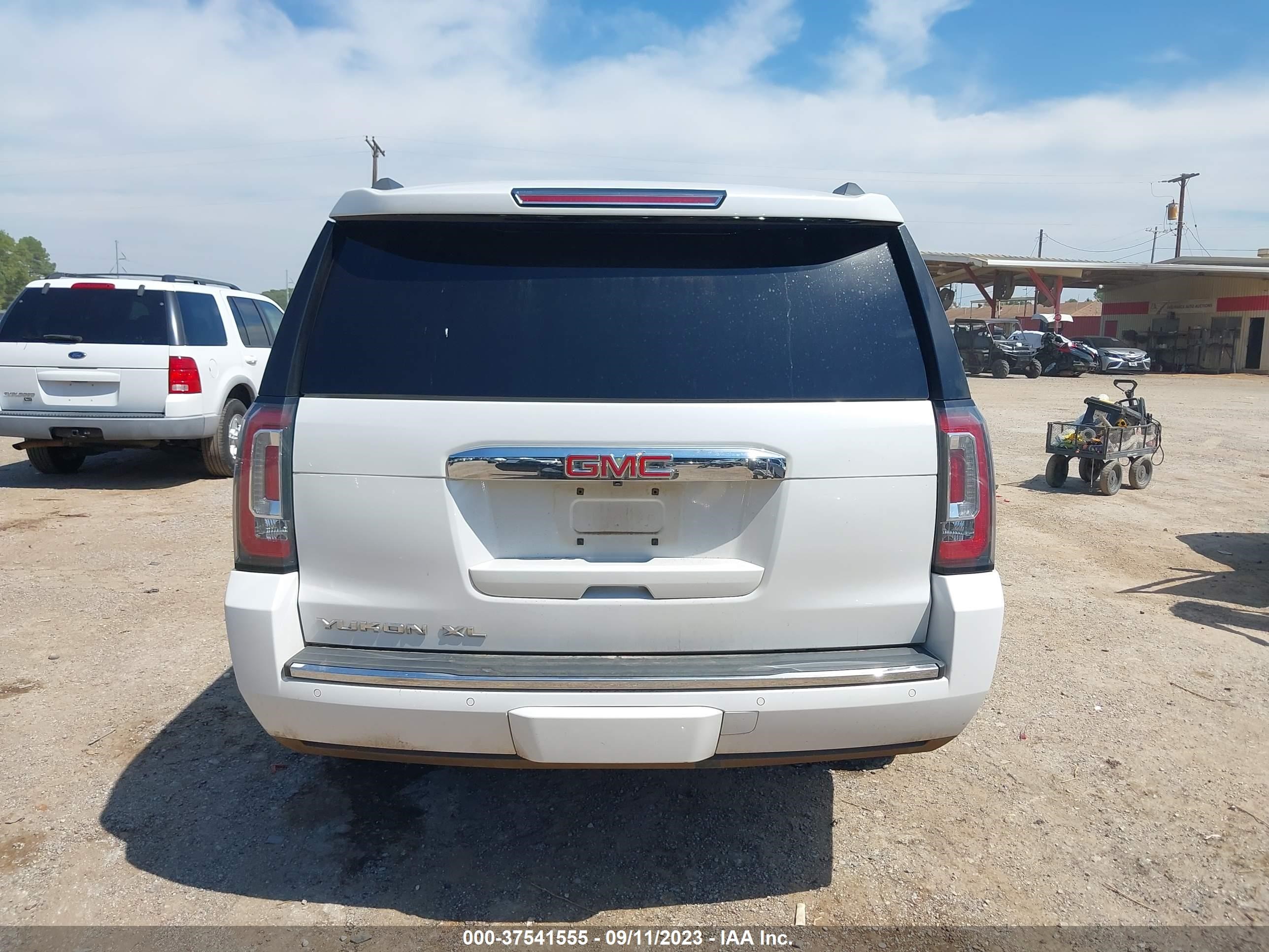 Photo 15 VIN: 1GKS1HKJ0HR344191 - GMC YUKON 