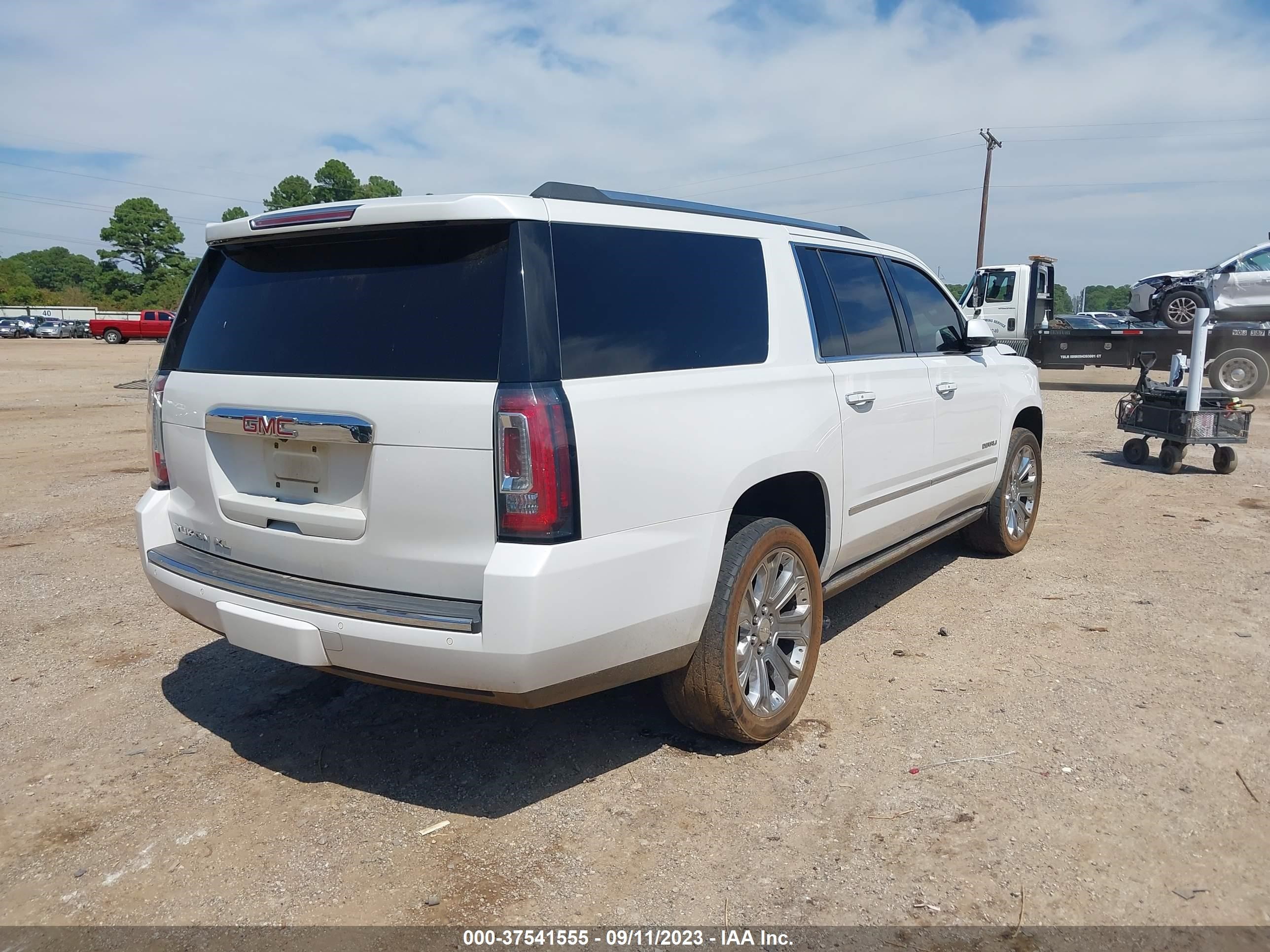 Photo 3 VIN: 1GKS1HKJ0HR344191 - GMC YUKON 