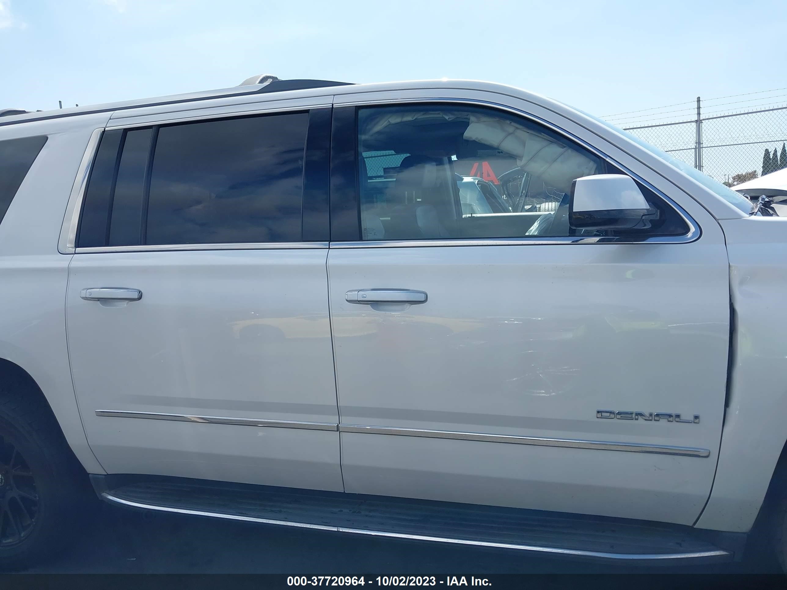 Photo 13 VIN: 1GKS1HKJ2HR374891 - GMC YUKON 