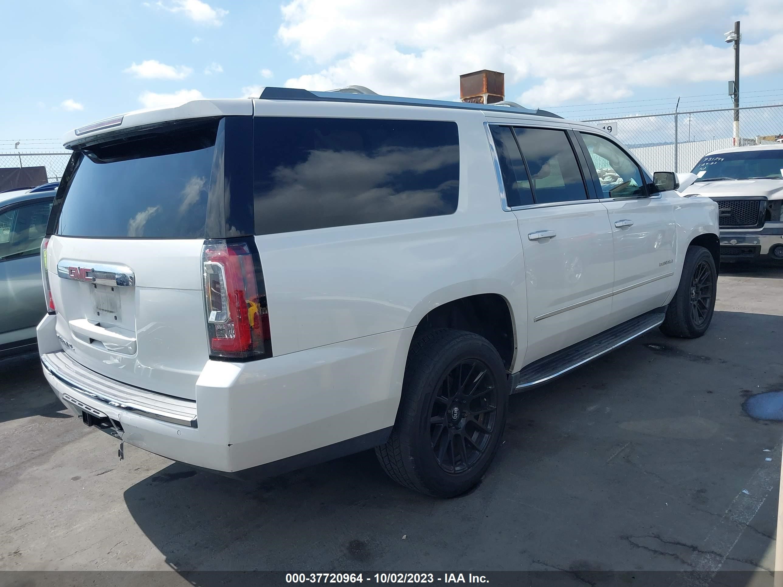 Photo 3 VIN: 1GKS1HKJ2HR374891 - GMC YUKON 