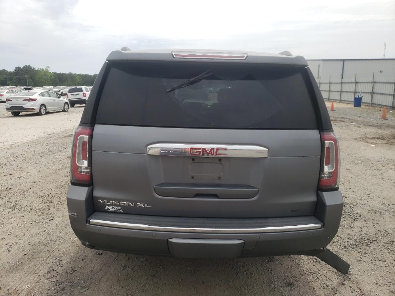 Photo 5 VIN: 1GKS1HKJ5JR307143 - GMC YUKON 