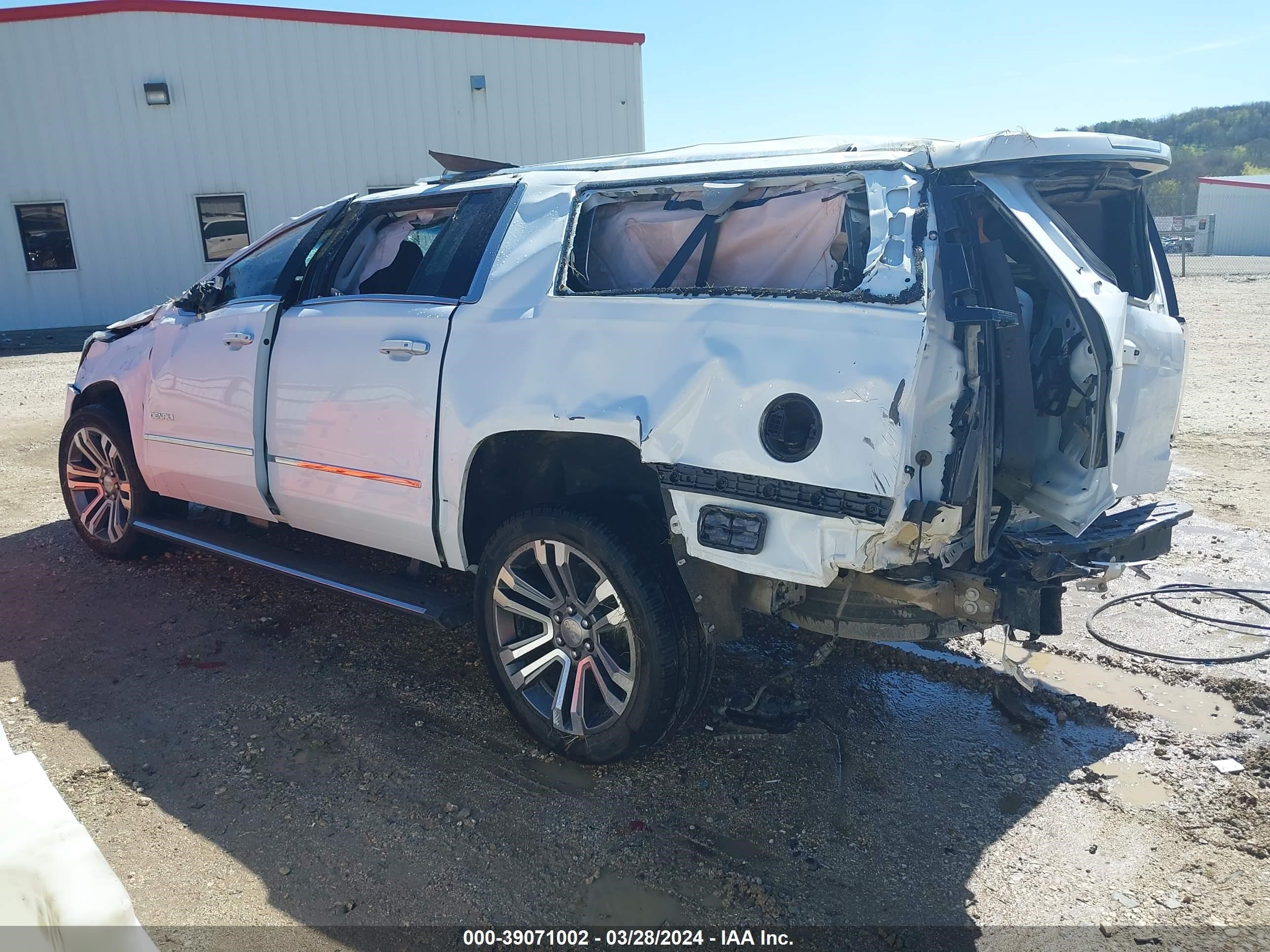 Photo 2 VIN: 1GKS1HKJ7KR173382 - GMC YUKON 