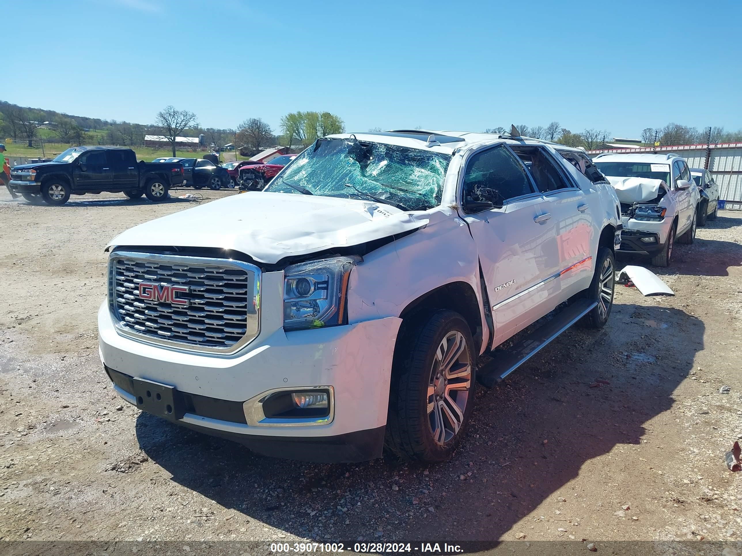 Photo 5 VIN: 1GKS1HKJ7KR173382 - GMC YUKON 