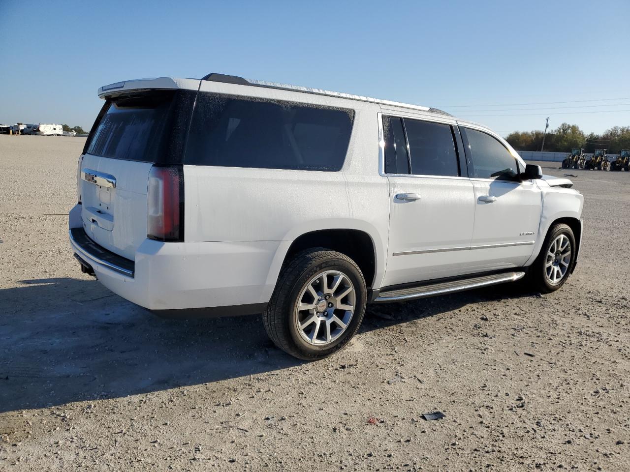 Photo 2 VIN: 1GKS1HKJ8LR290230 - GMC YUKON 