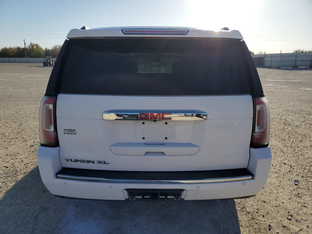 Photo 5 VIN: 1GKS1HKJ8LR290230 - GMC YUKON 