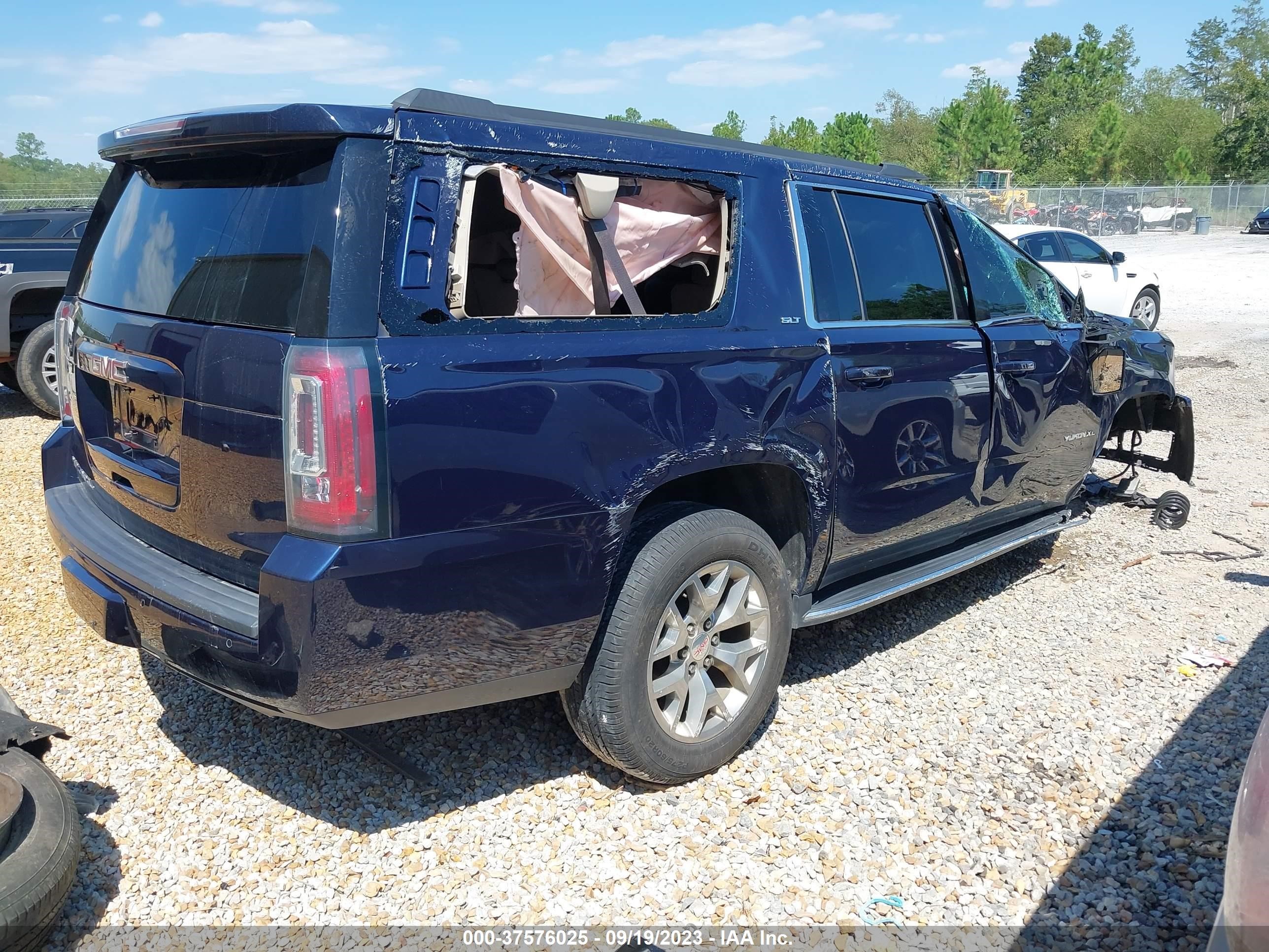 Photo 3 VIN: 1GKS1JKC7JR391054 - GMC YUKON 