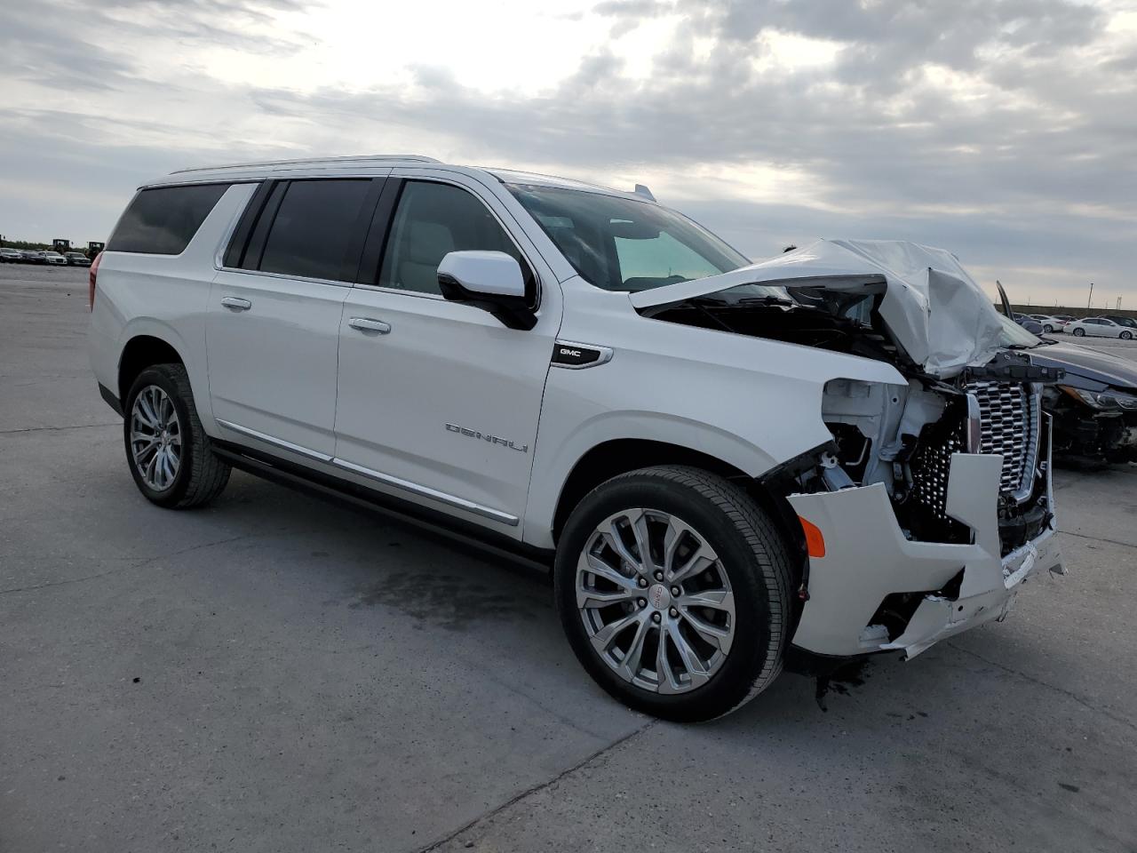 Photo 3 VIN: 1GKS1JKL7RR173398 - GMC YUKON 